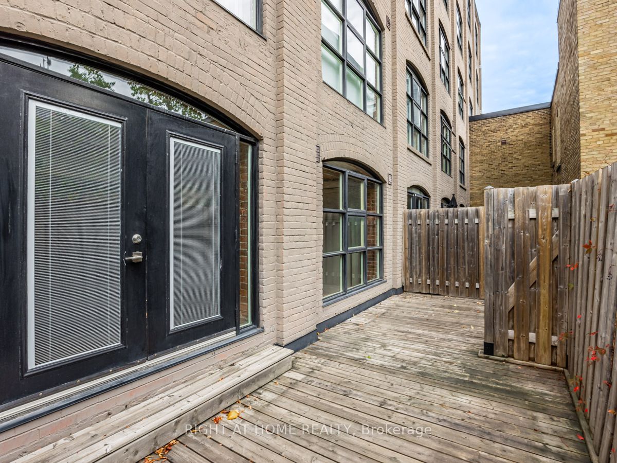 90 Sherbourne St 205