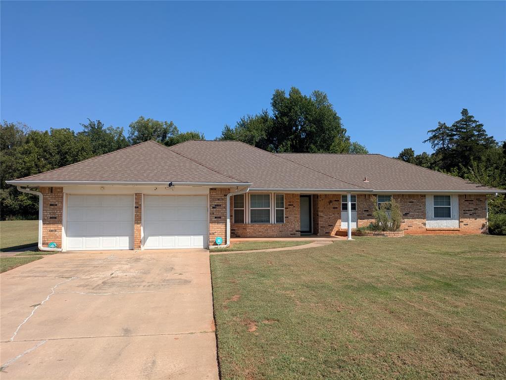 Discover the potential in this one-owner gem nestled in the desirable Deer Creek community. Located on a spacious 1.3 acre lot, this home offers the perfect opportunity to create your dream space in one of Edmond’s most sought-after areas. Inside, you’ll find a well-designed floor plan with generous living areas, multiple bedrooms, and plenty of natural light with updated double pain vinyl windows. While the home has been maintained by its original owner, it is ready for updates to bring it to today’s style and comfort. Enjoy the peace and privacy of Tall Oaks Trail while still being close to shopping, dining, schools, and major highways.