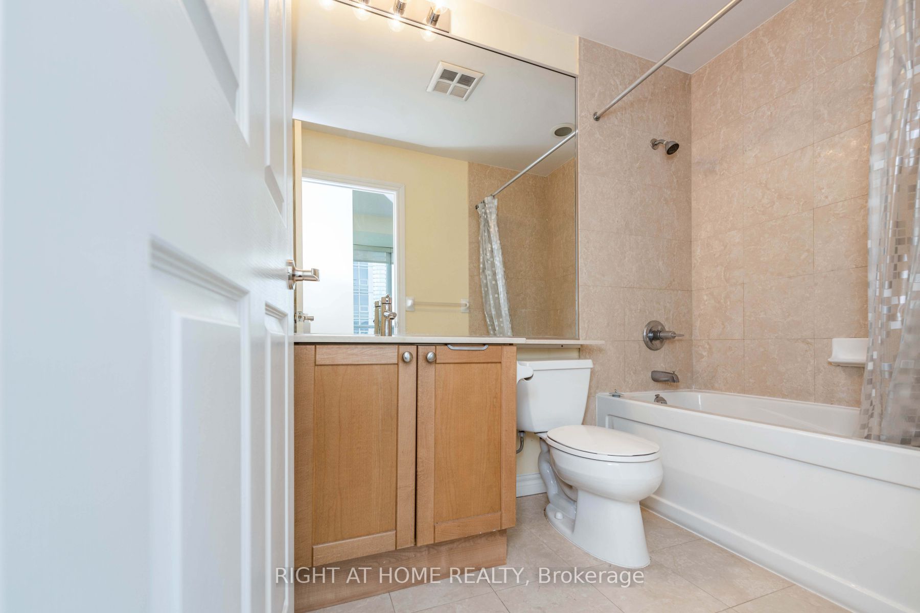 761 Bay St 2512