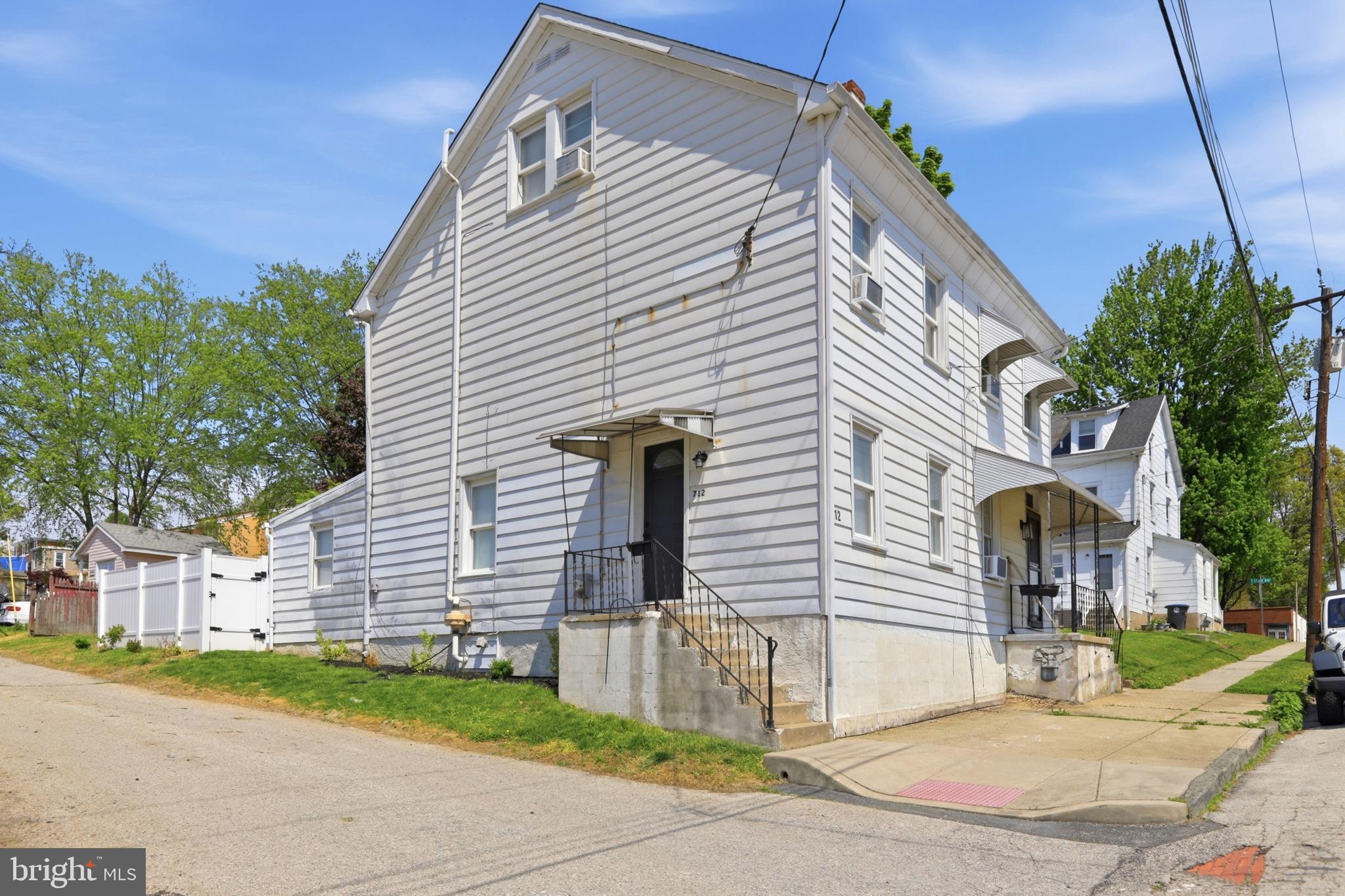 712 Wells Street