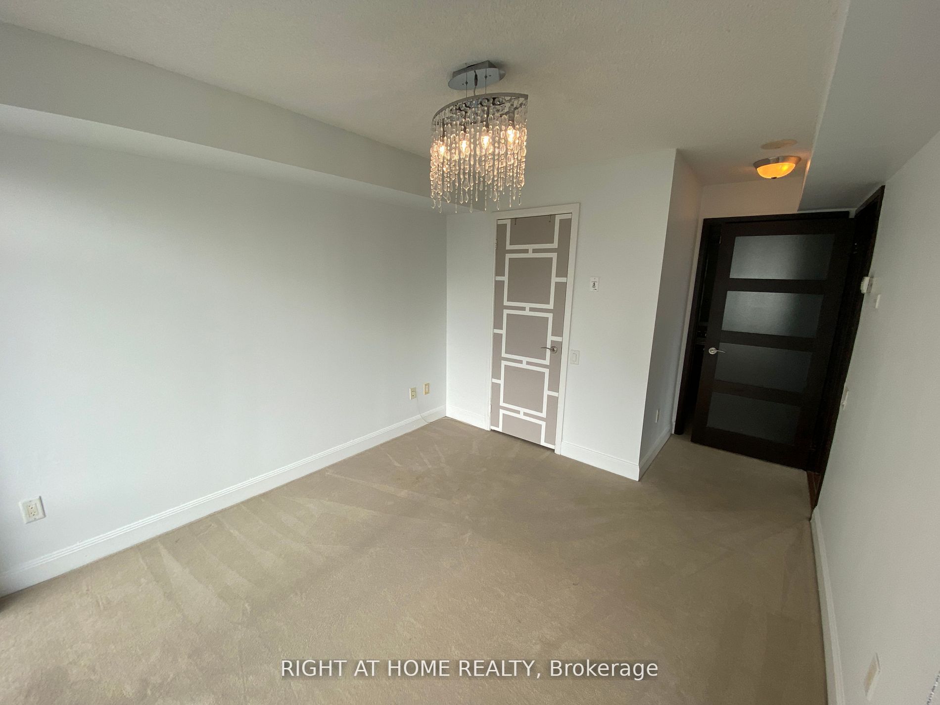 2191 Yonge St 1802