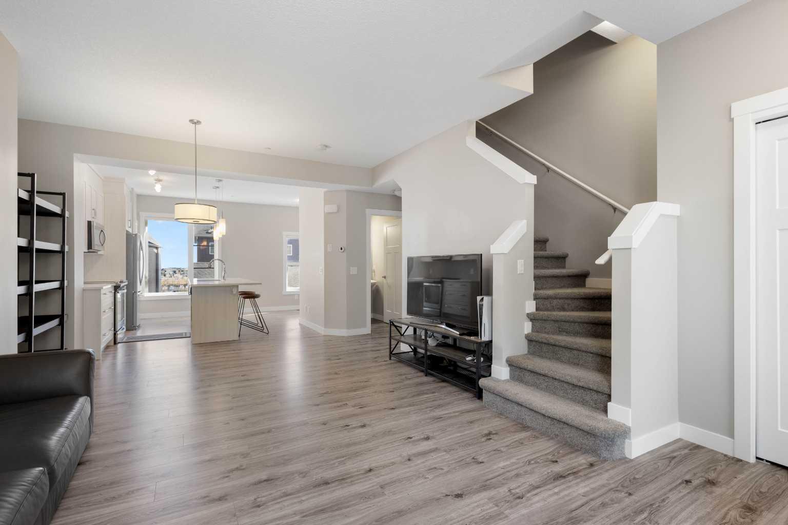 144 Livingston Common NE