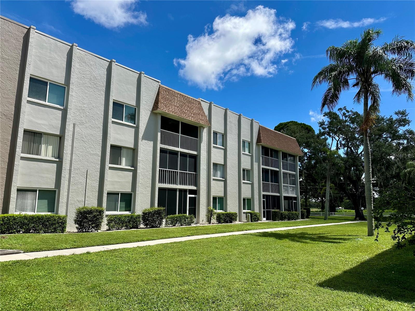 1330 Glen Oaks Drive E 370D