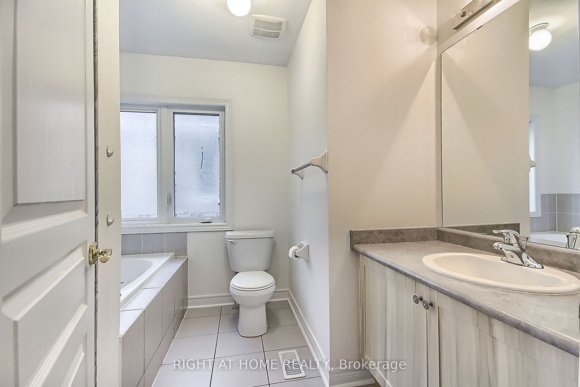 63 Paper Mills Cres