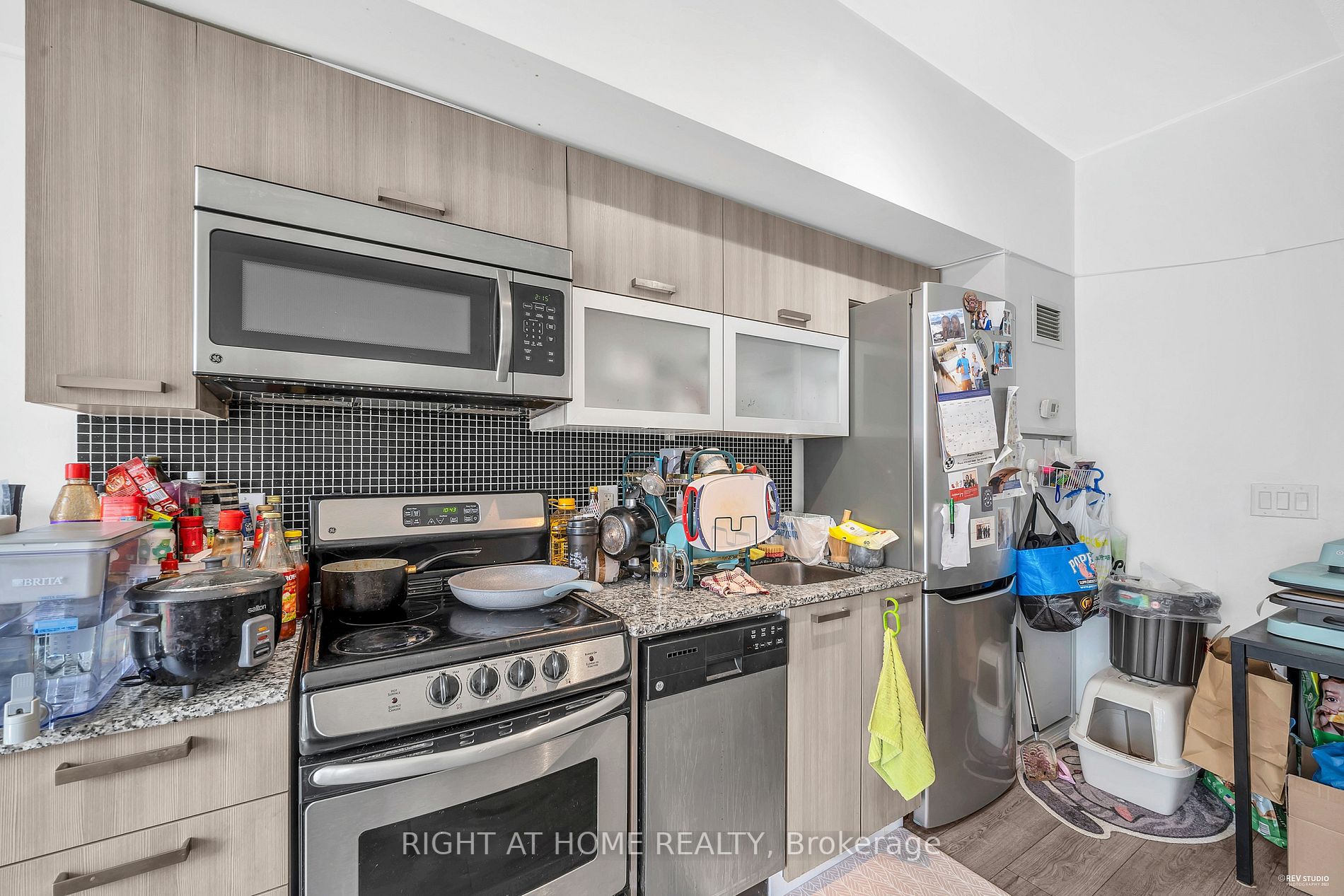 36 Lisgar St 619W