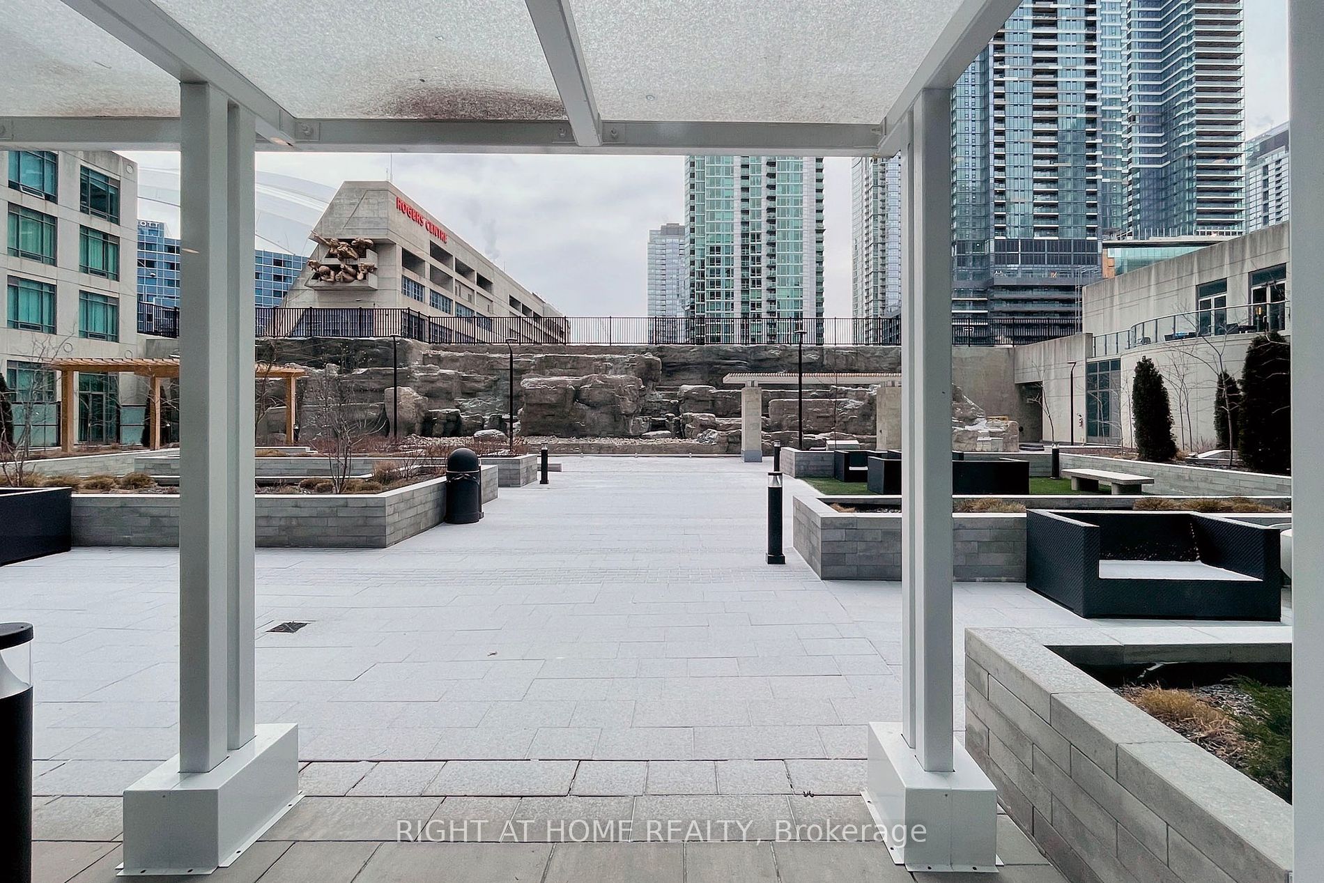 373 W Front St 2808