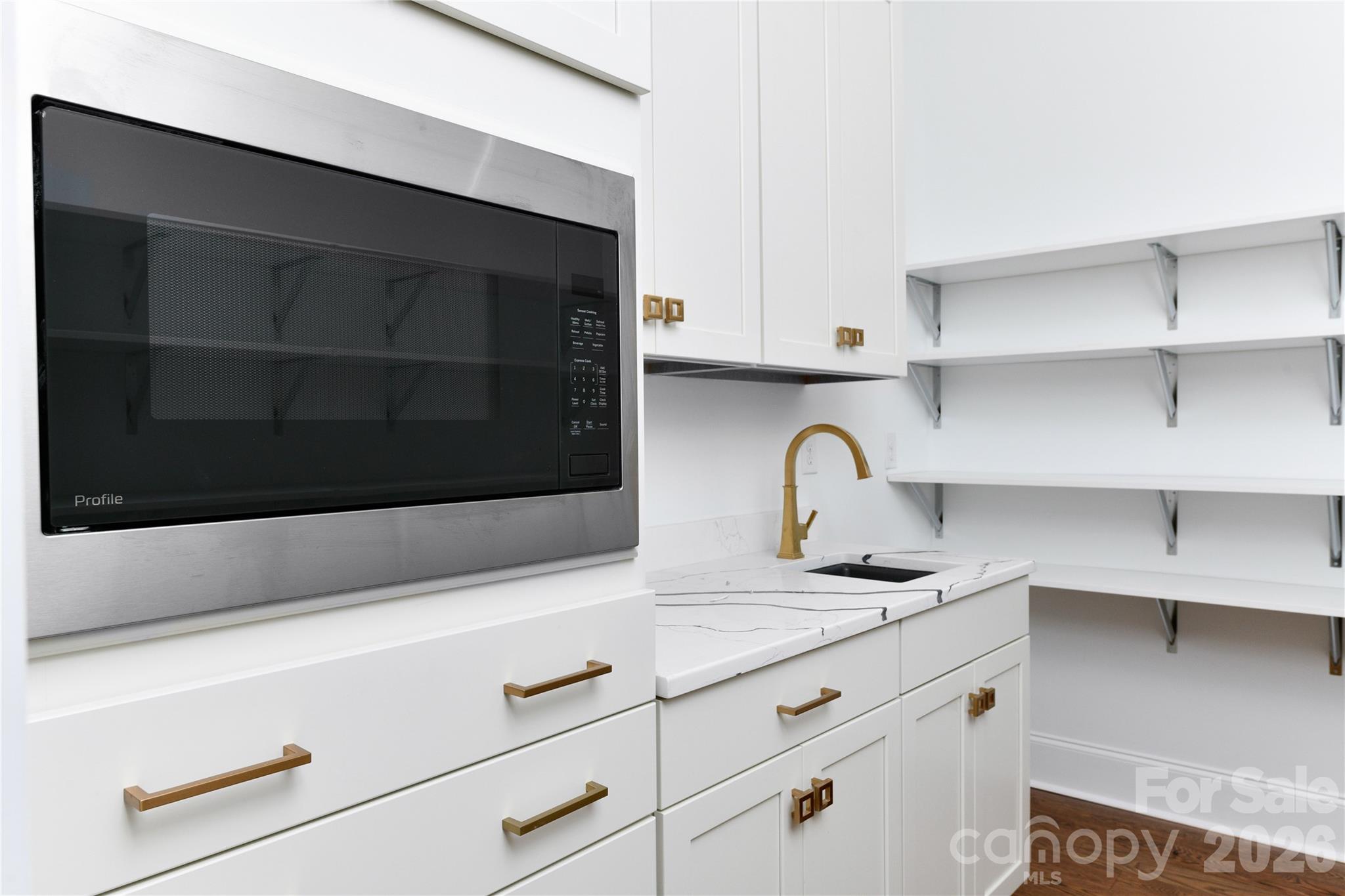 3874 Hickory Highway