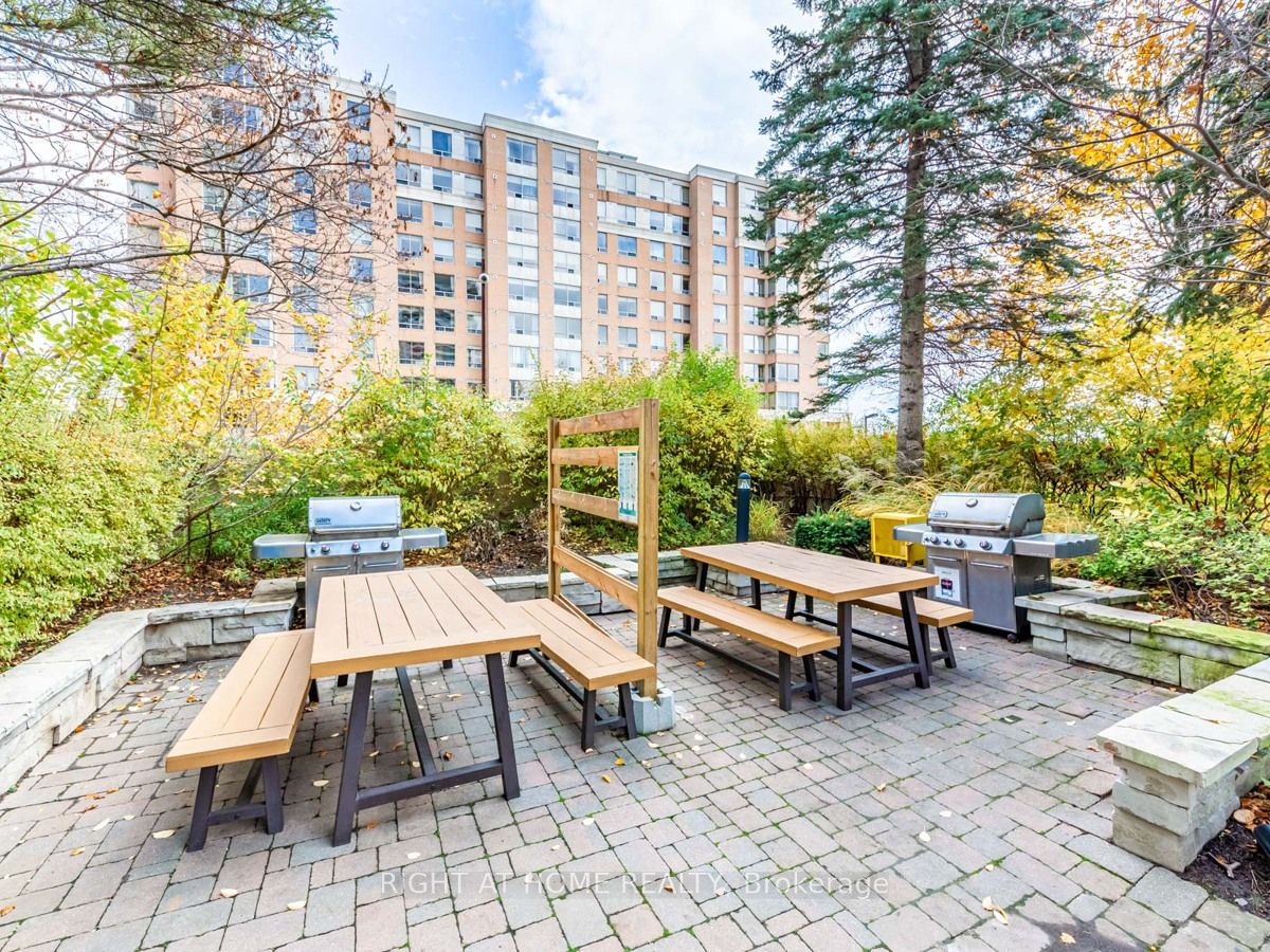 15 Northtown Way 615