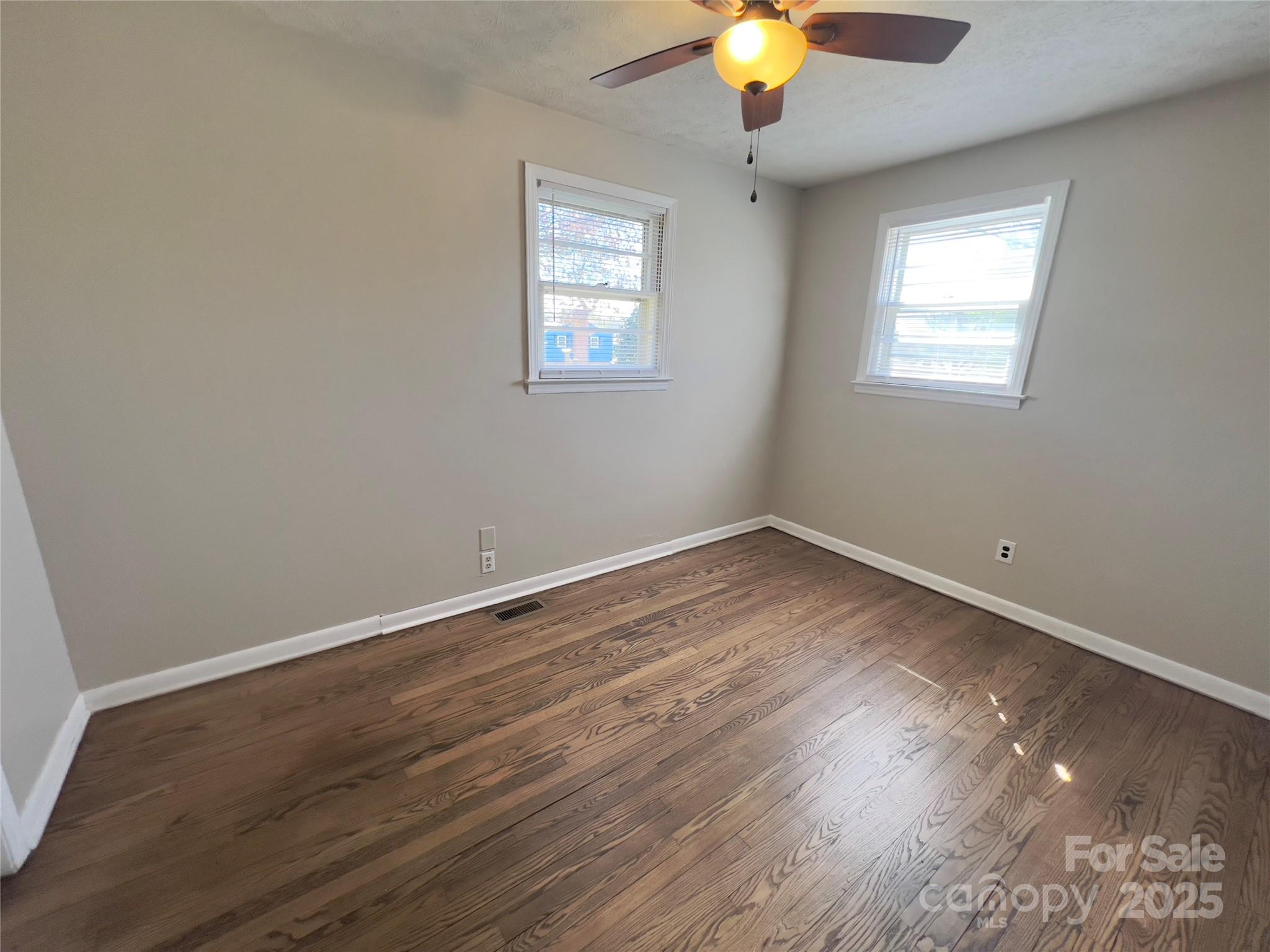 1905 26th Street NE