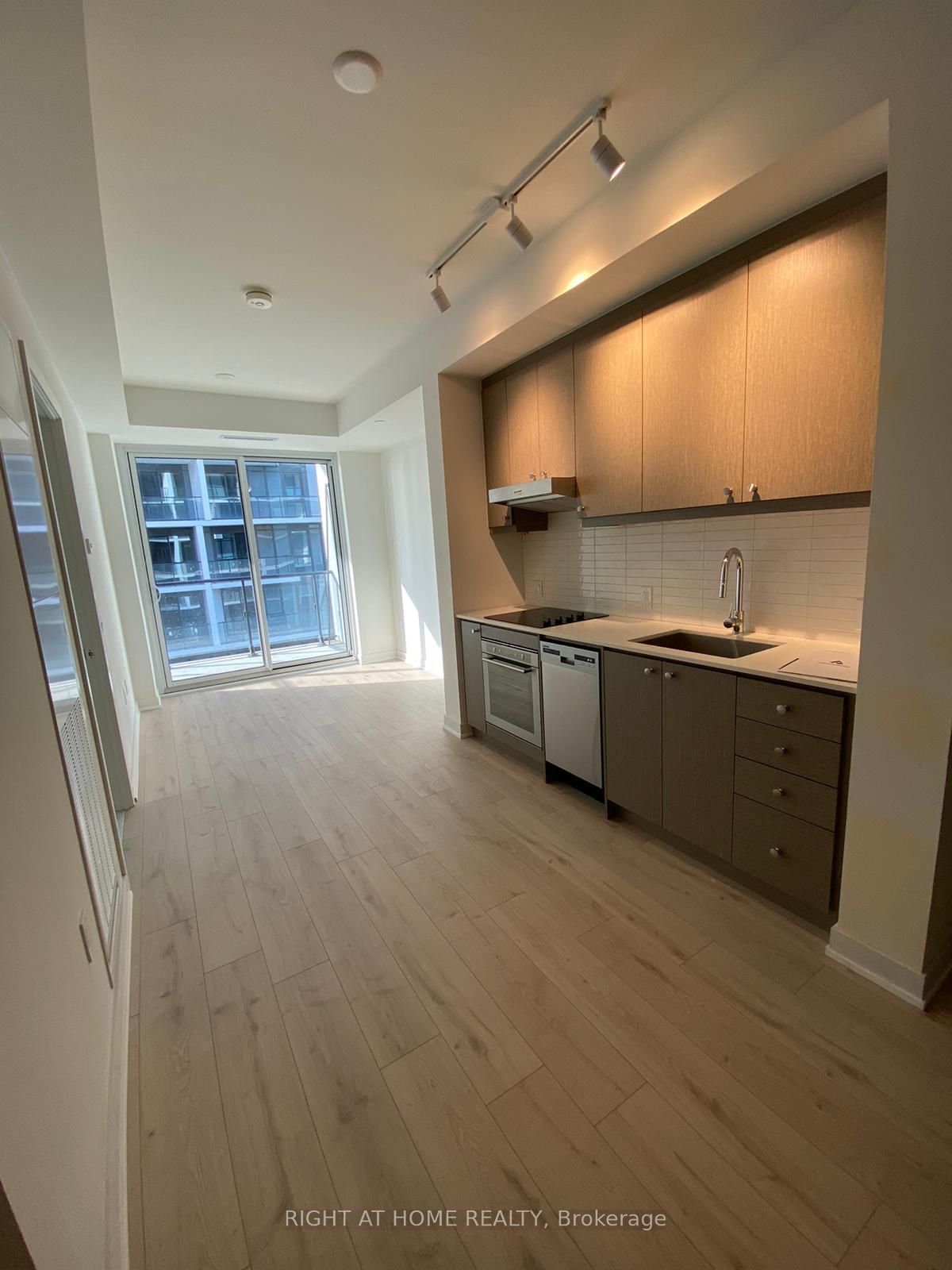 9 Tecumseth St 812