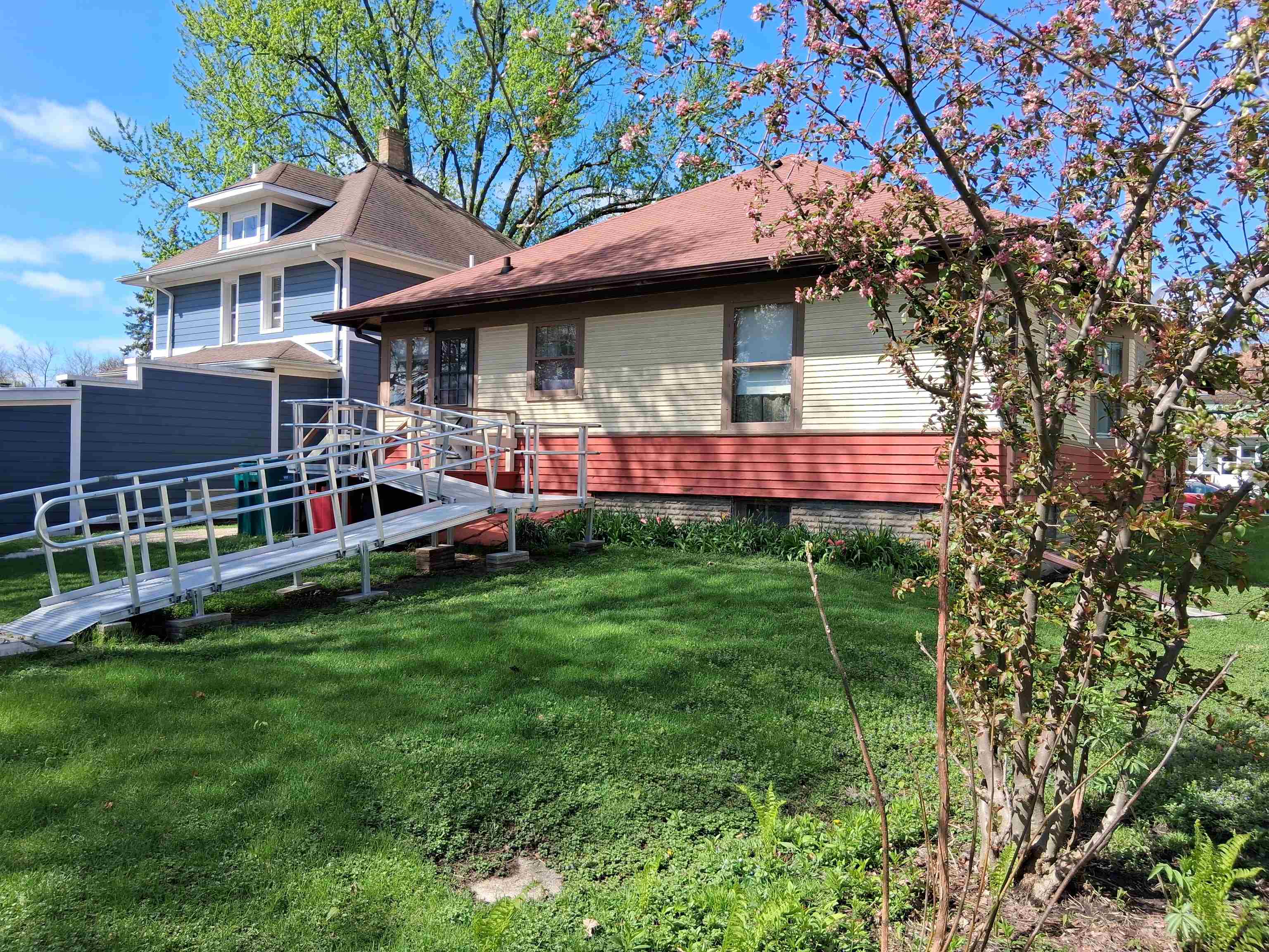 906 Somonauk Street