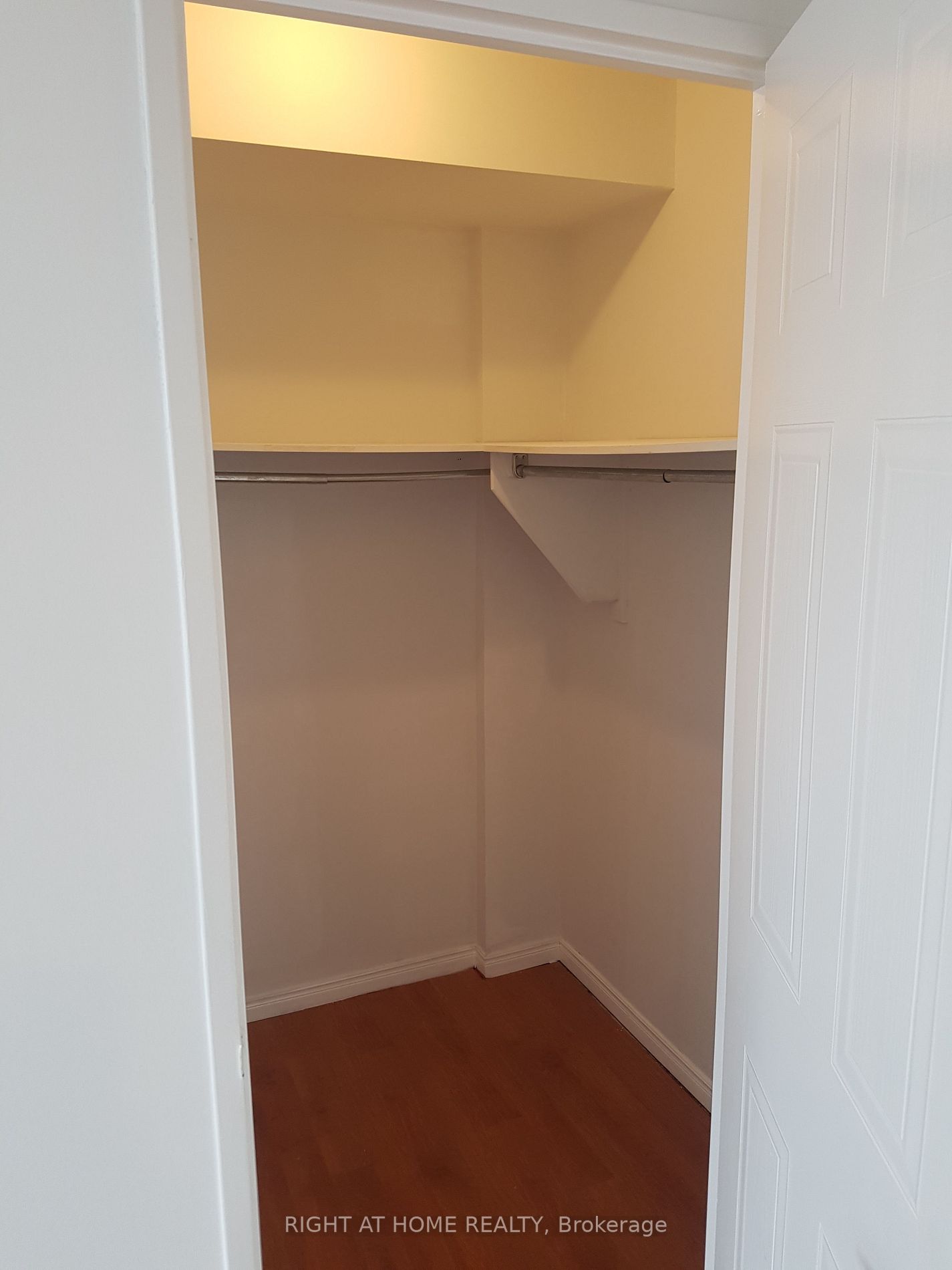 25 W Fairview Rd Ph3