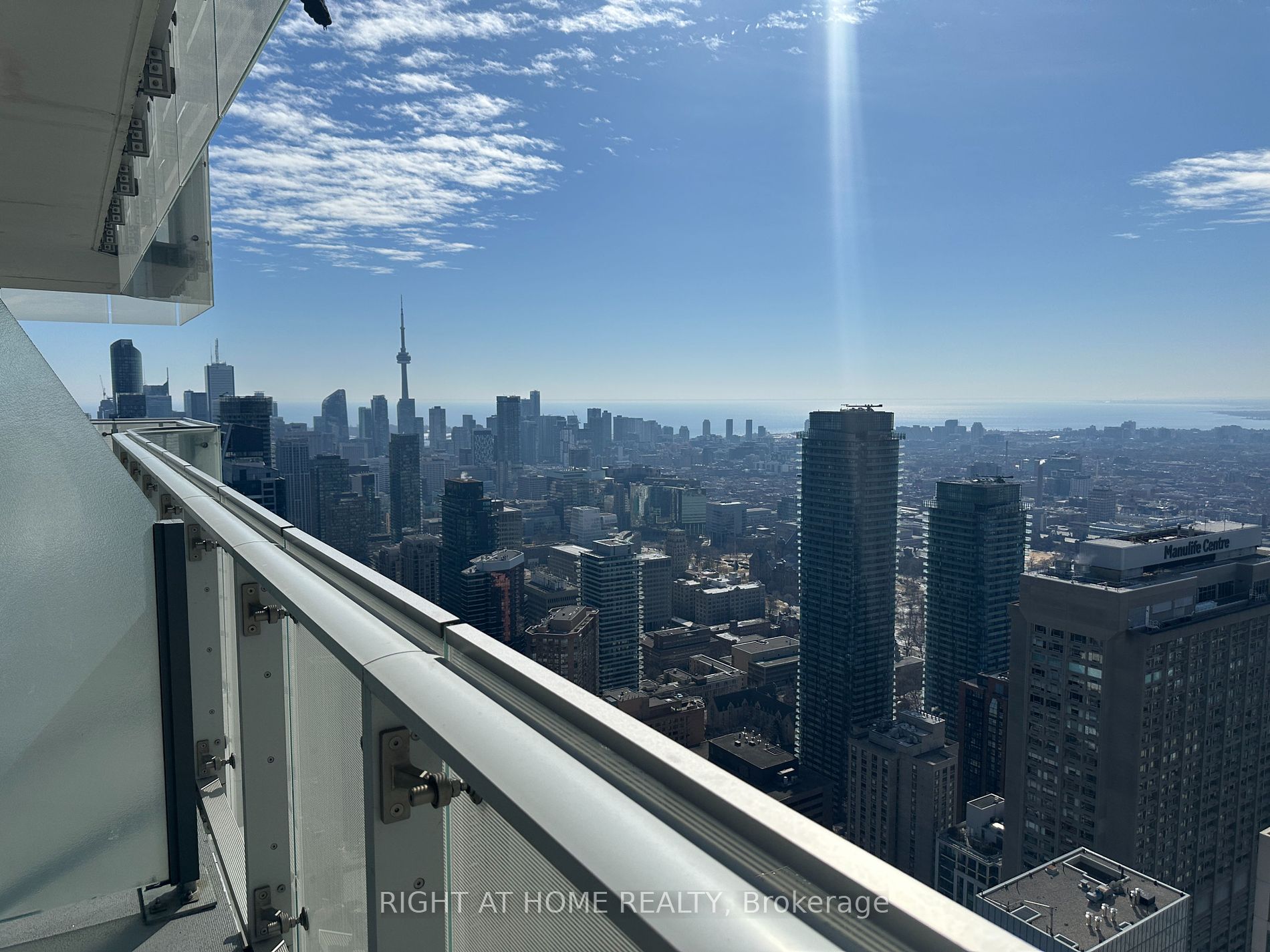 1 E Bloor St 5907