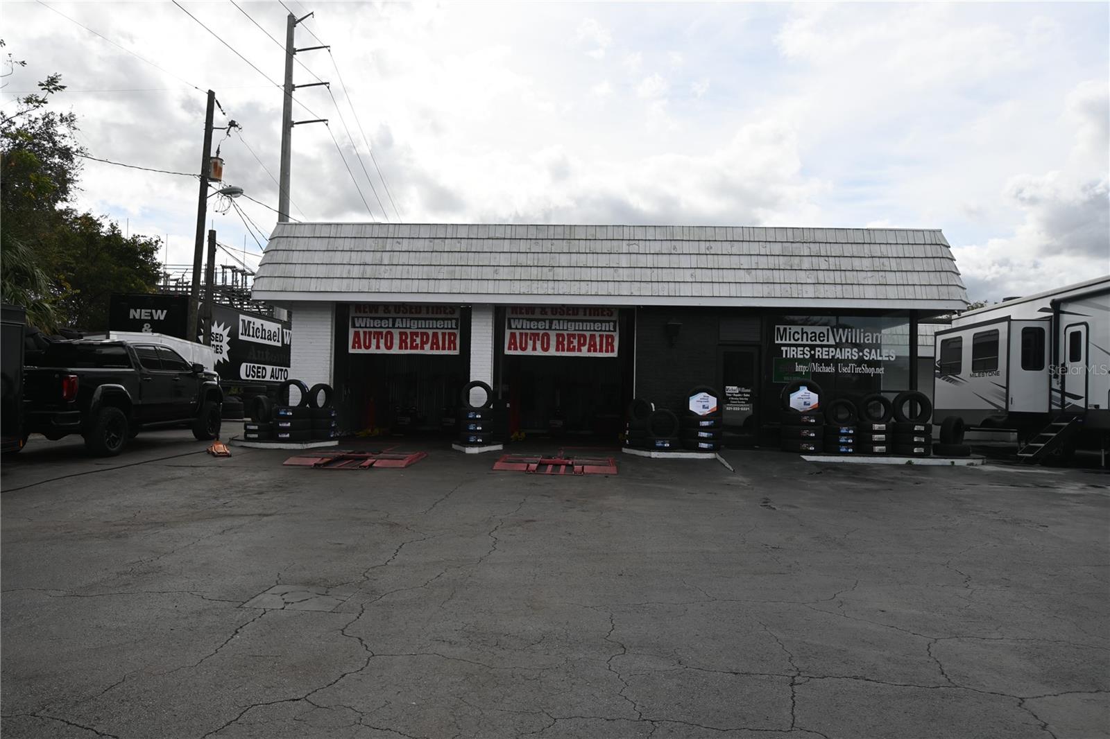 3000+ SF building for sale. Located on Sanford Ave with over 179+/- feet of frontage, Zoned as General Commercial and has an allowance for multiple uses: towing and recovery services, automobile sales, and automobile repair. The oversized lot offers a large amount of space for parking and automobile storage.