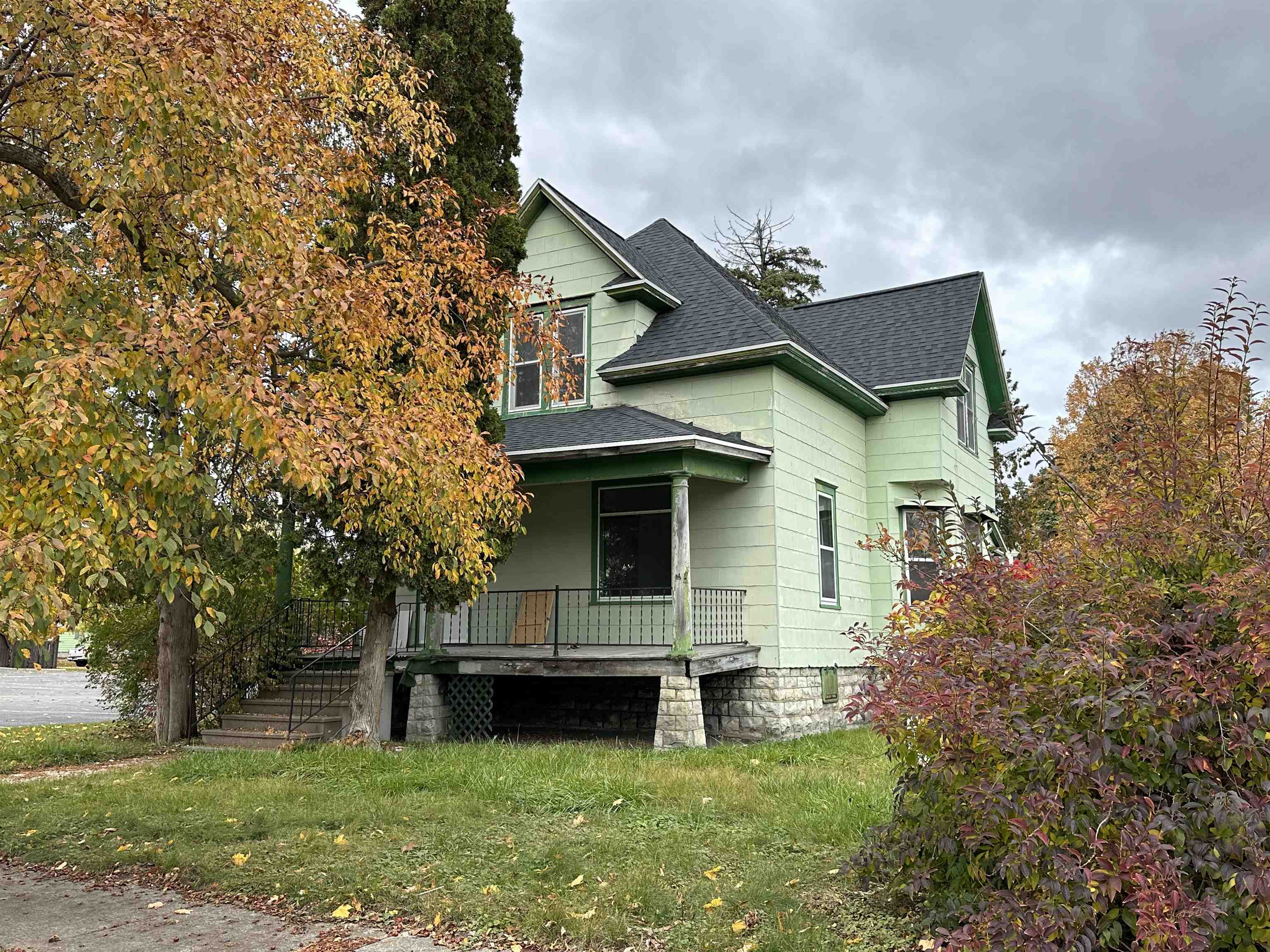 Broadway Real Estate (906) 8634484