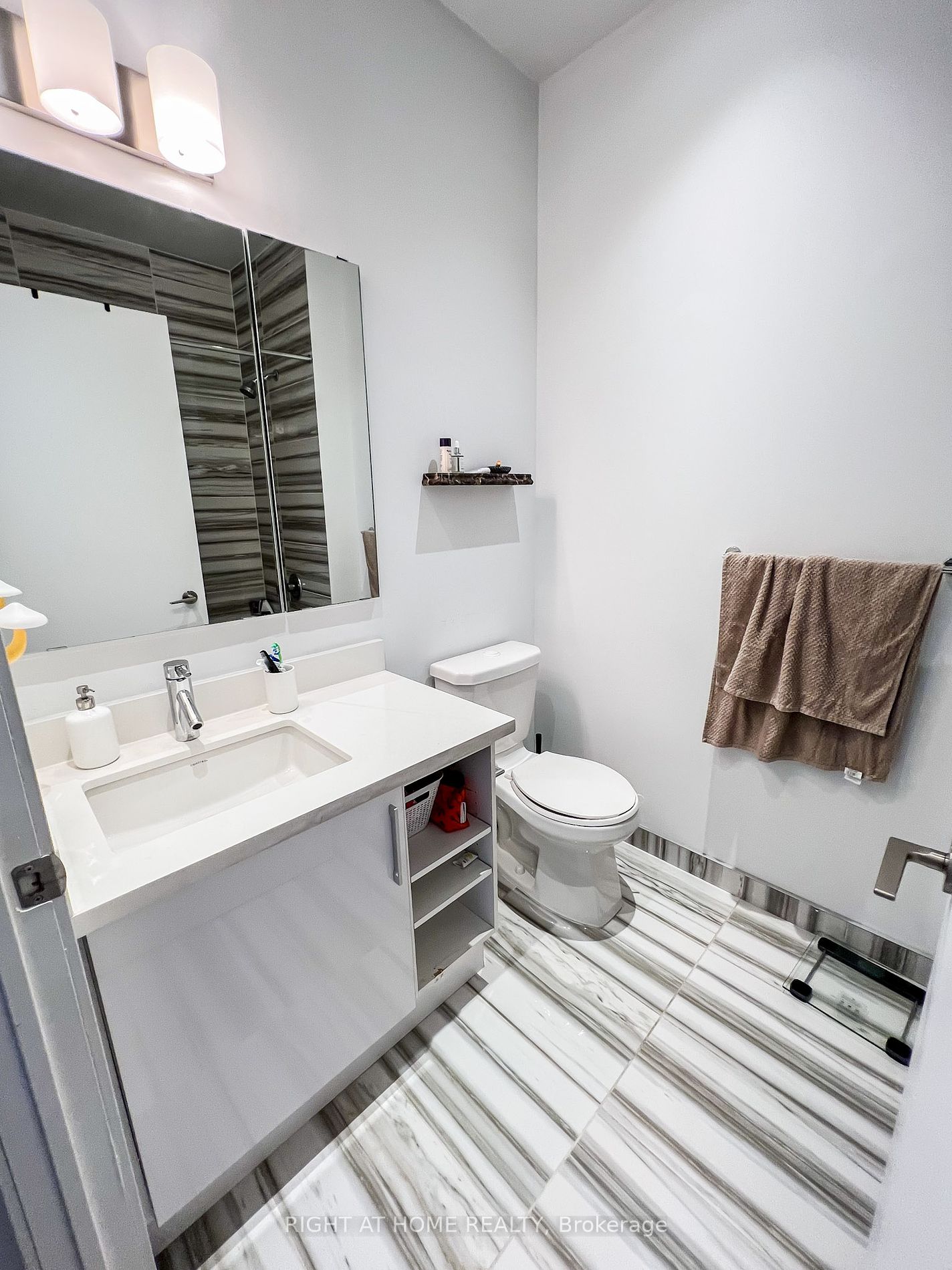 2212 W Lake Shore Blvd Ph06