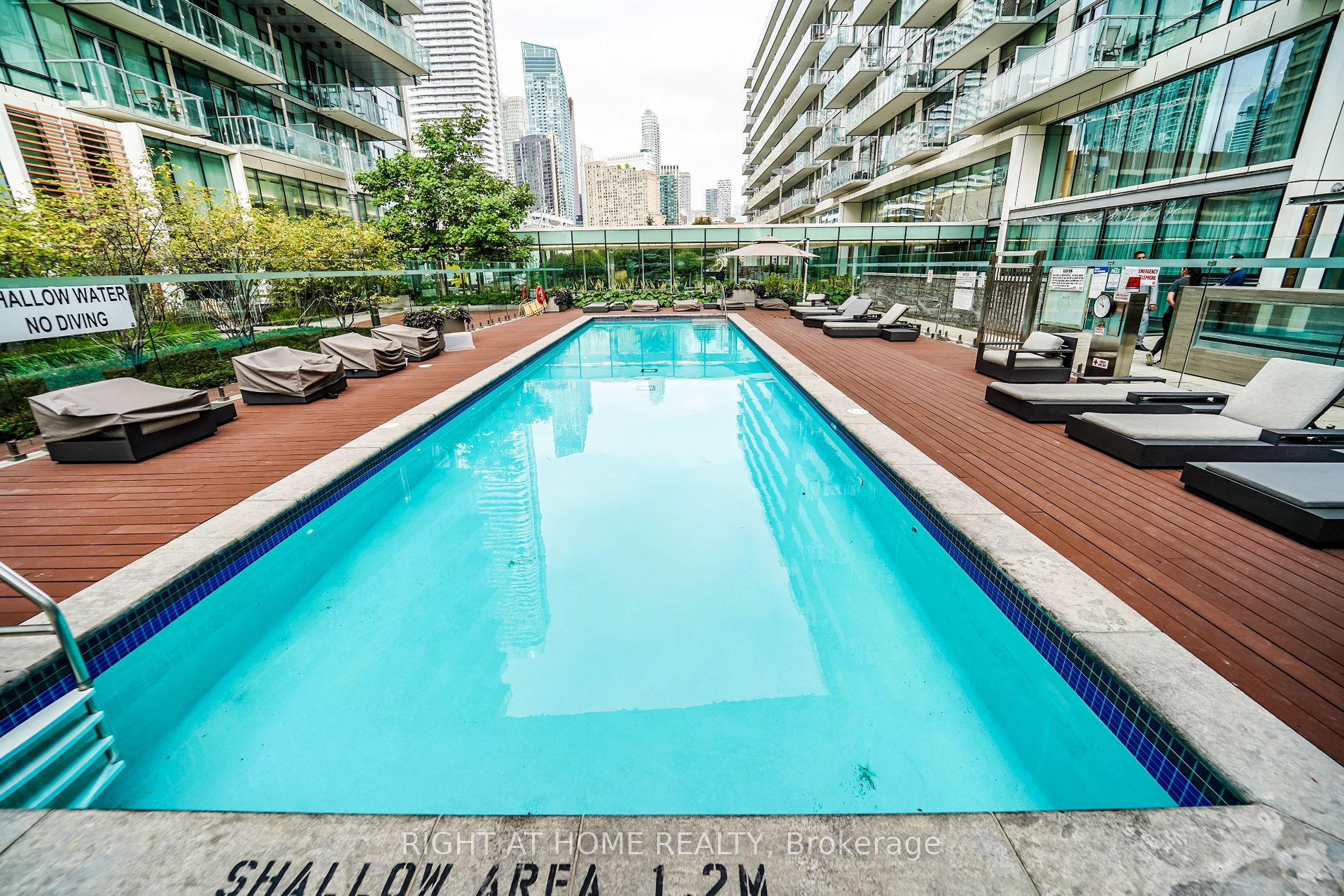 15 E Queens Quay 707