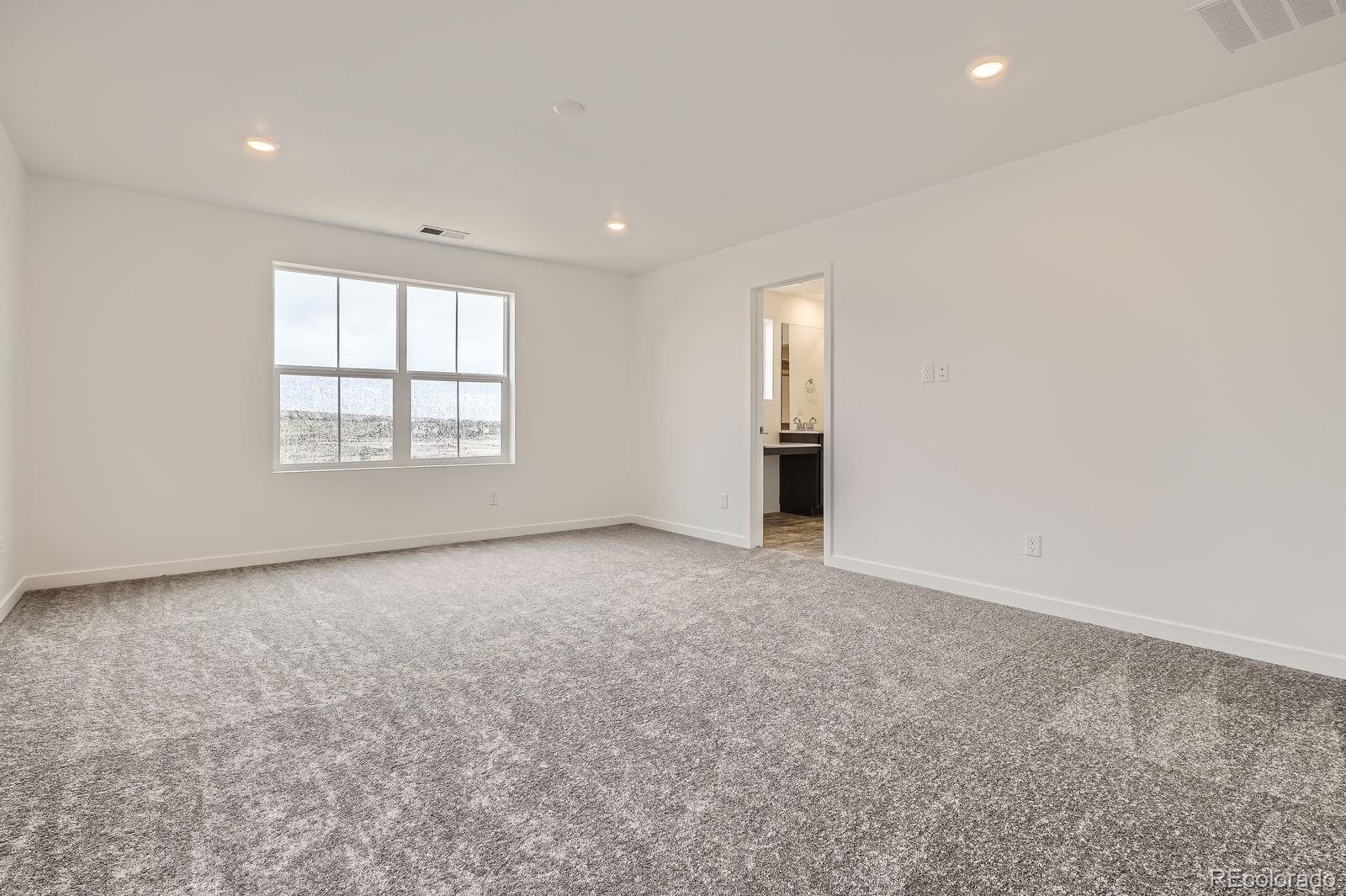 11039 Snowdon Street