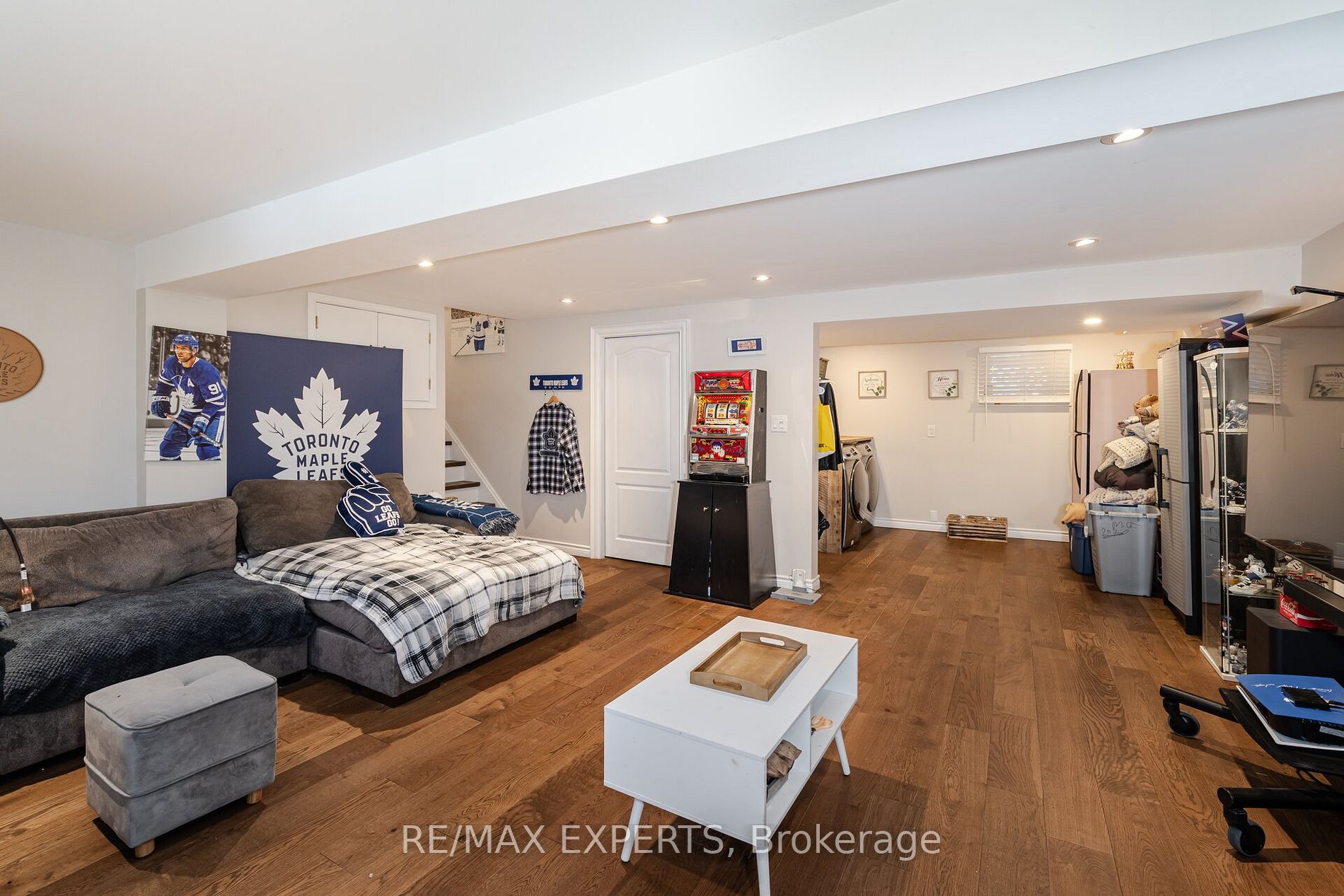92 Ambleside Dr