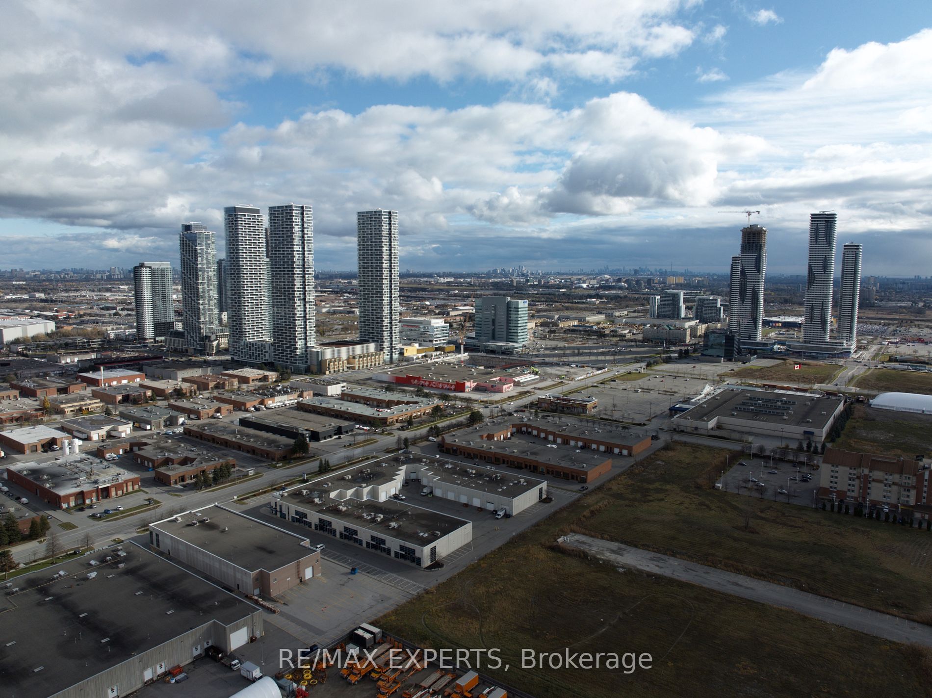 260 Edgeley Blvd 5