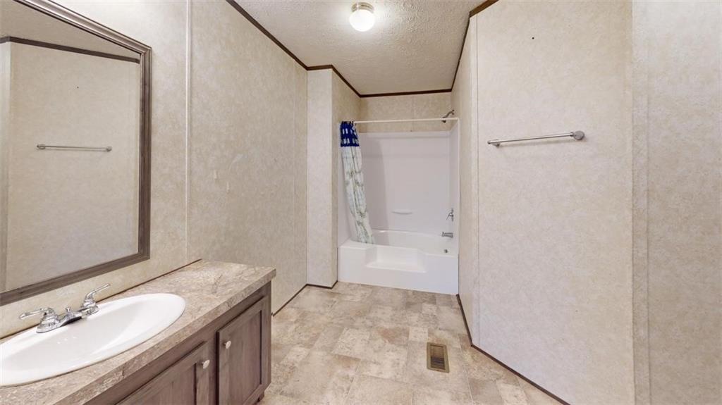 104 S 6th Street