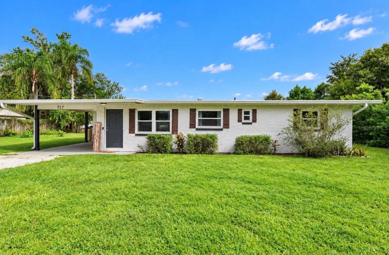 717 W Deer Lake Drive