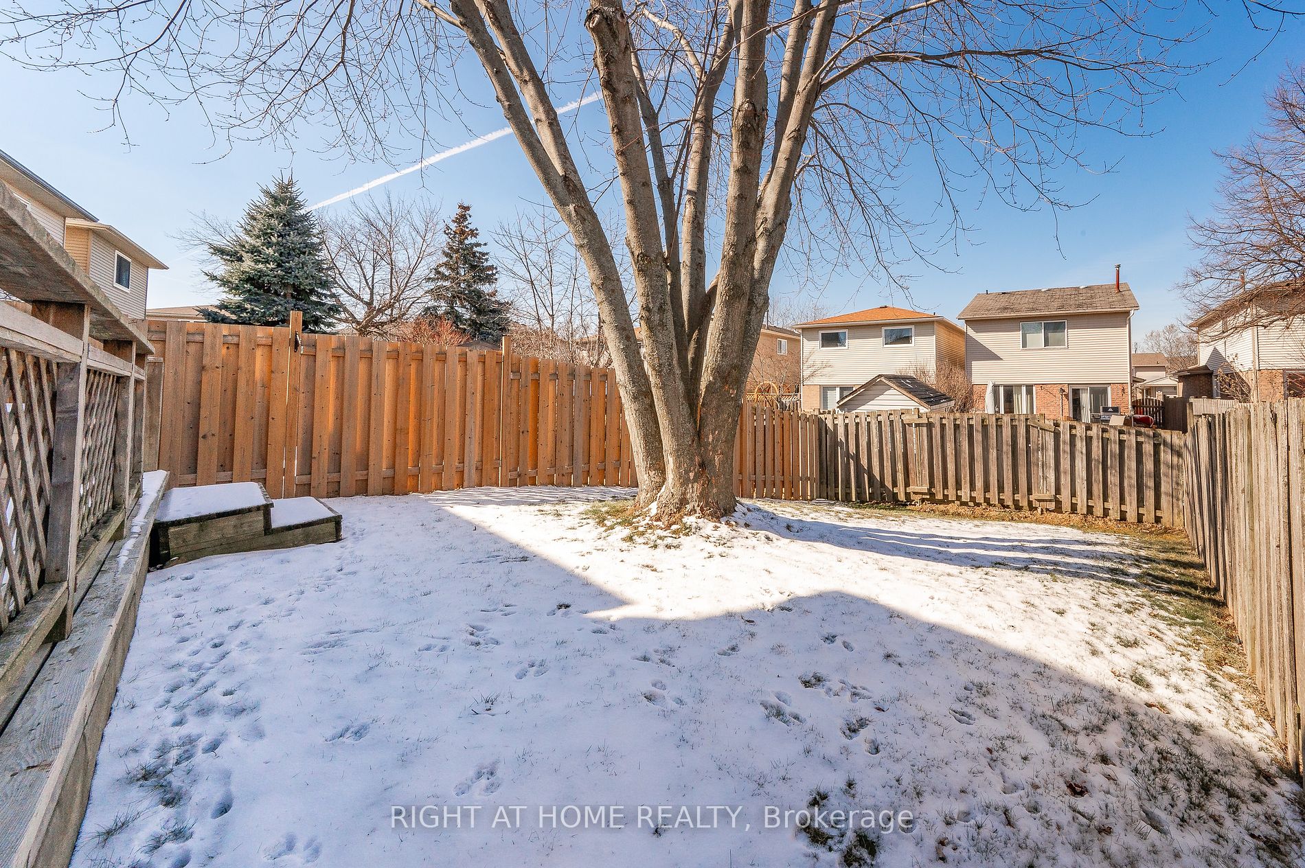 2211 Manchester Dr