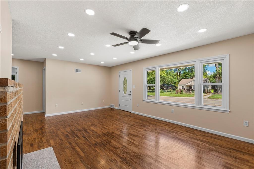 115 W Walnut Street