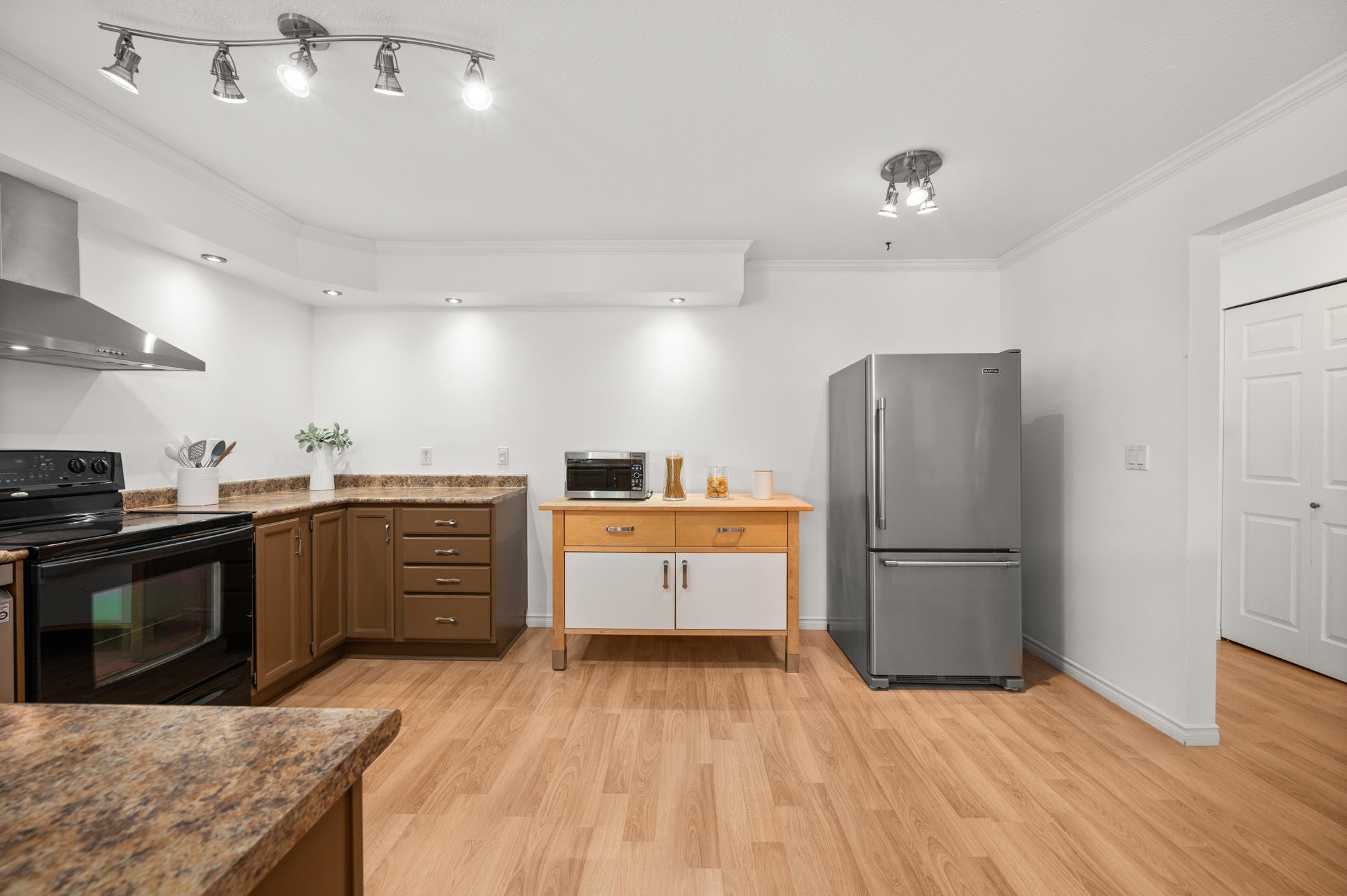 9295 122 Street 205
