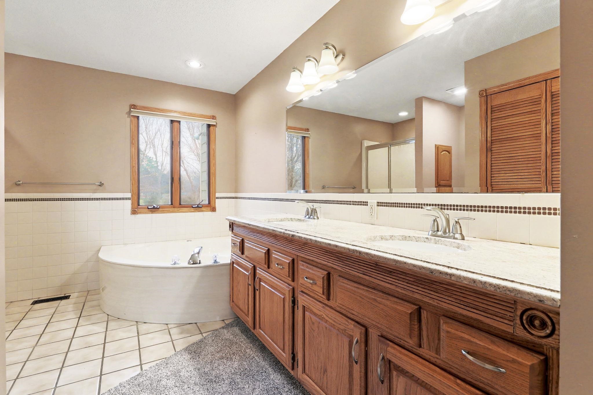 2318 N Cedar Downs Ln