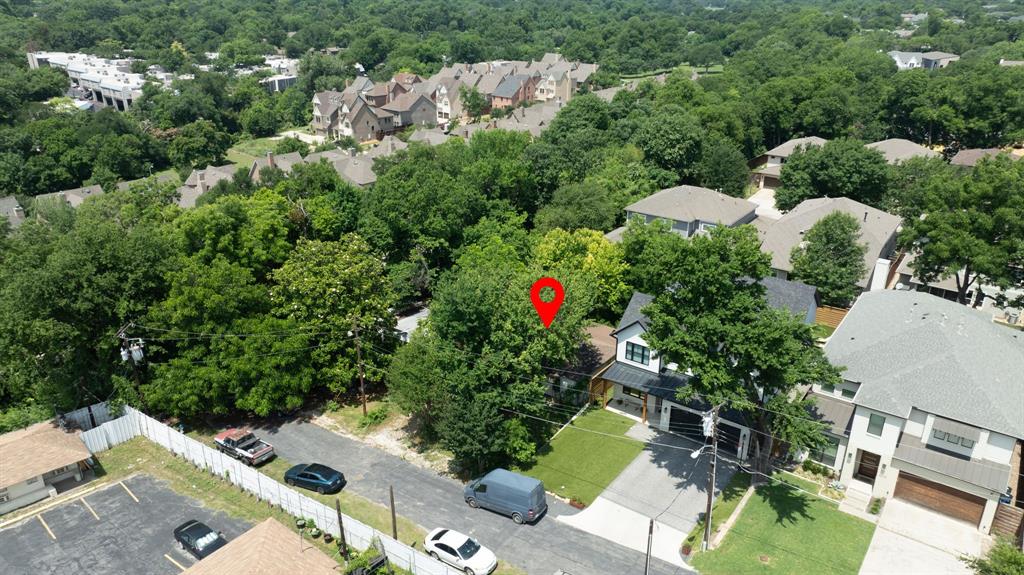 Rare Opportunity in the Heart of Lakewood!  Exceptional opportunity to build your dream home in one of Dallas’s most coveted neighborhoods—Lakewood—located within the highly acclaimed Lakewood Elementary attendance zone. This prime lot sits on a quiet, tree-lined street, just a short walk to Lakewood Country Club, and offers added privacy with no neighbors across the street.  Surrounded by mature trees and just 1.5 miles from White Rock Lake, this property is ideally situated for new construction in this charming neighborhood.
The home is being sold as is—the true value lies in the land.  Opportunities like this are rare and won’t last long. Don’t miss your chance to secure a premier location!