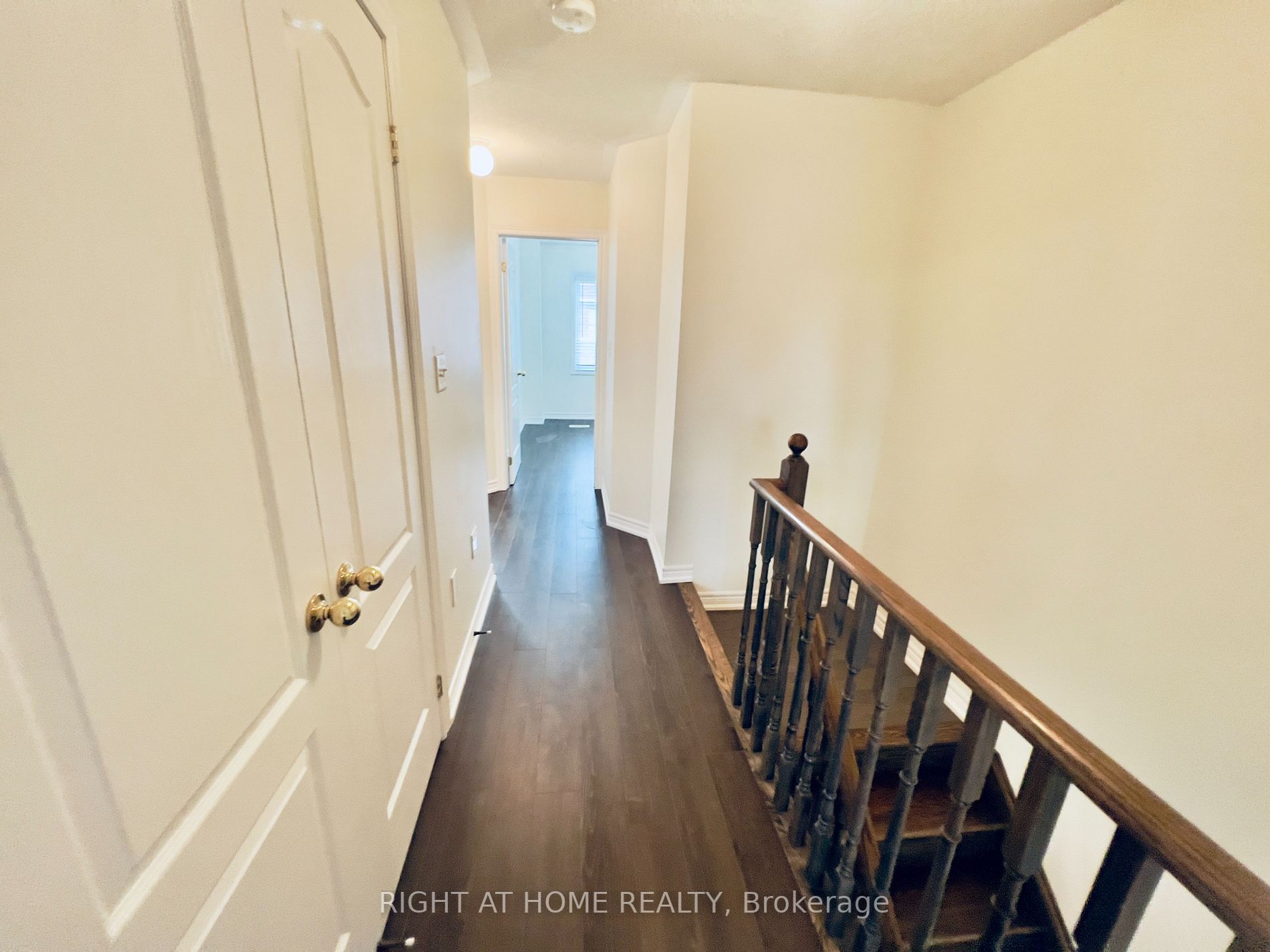 1352 E Granrock Cres