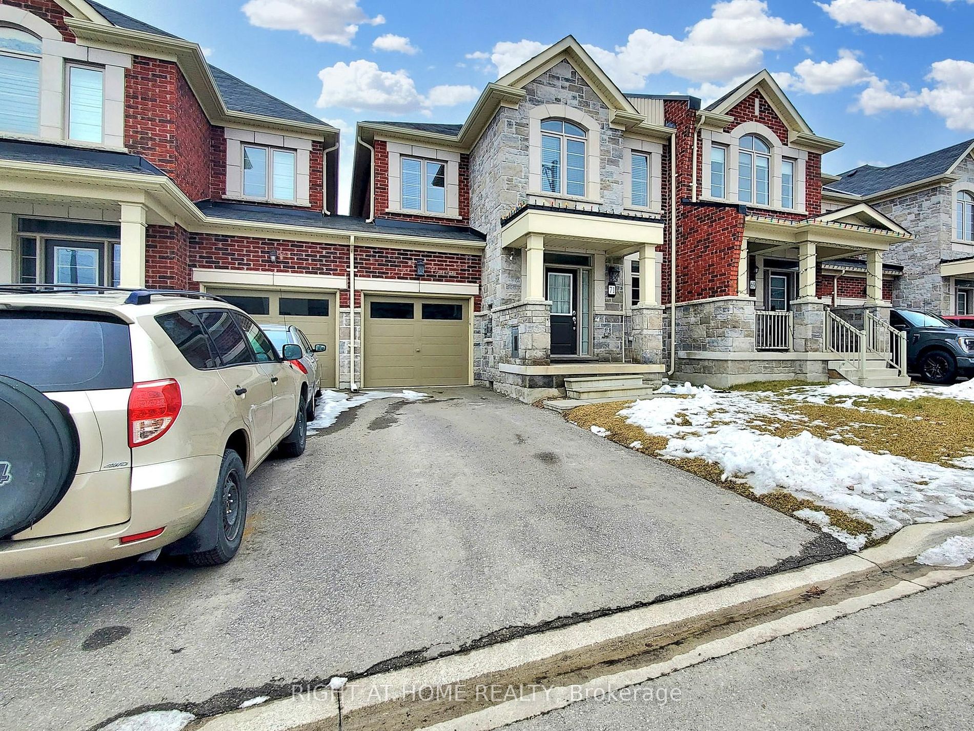 71 Mondial Cres