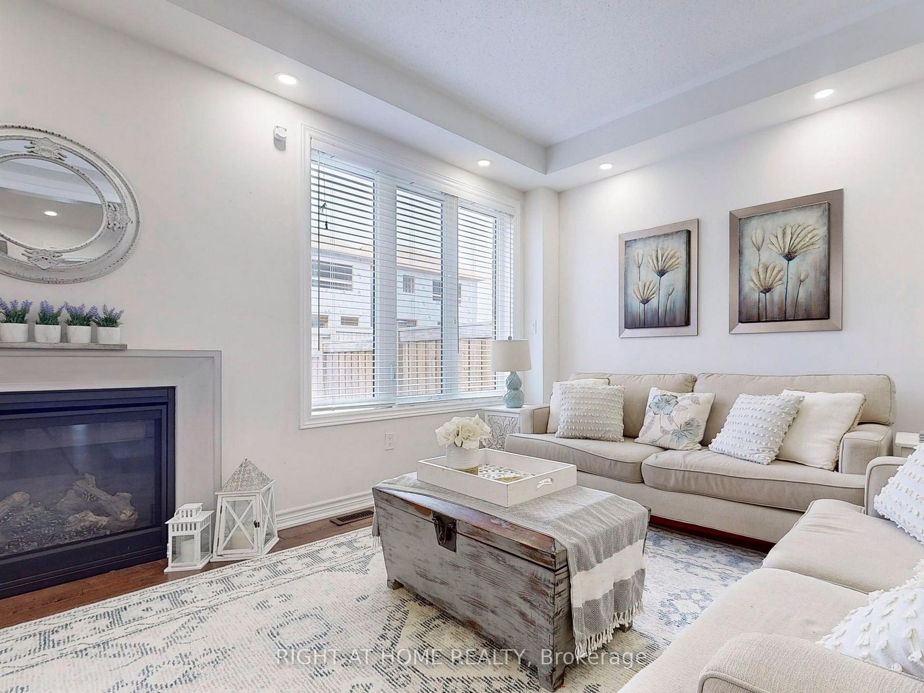71 Mondial Cres