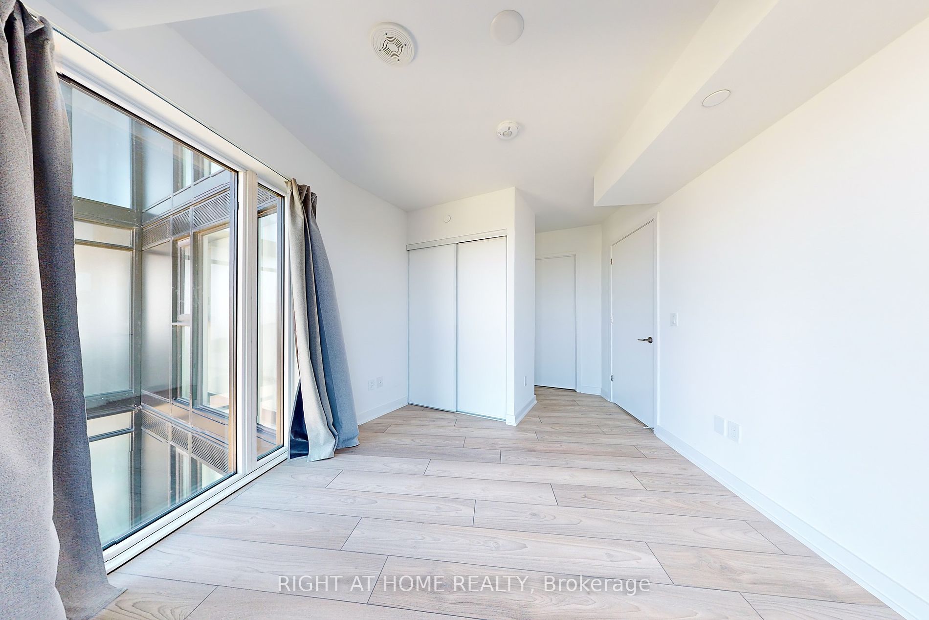 8 Tippet Rd 1410