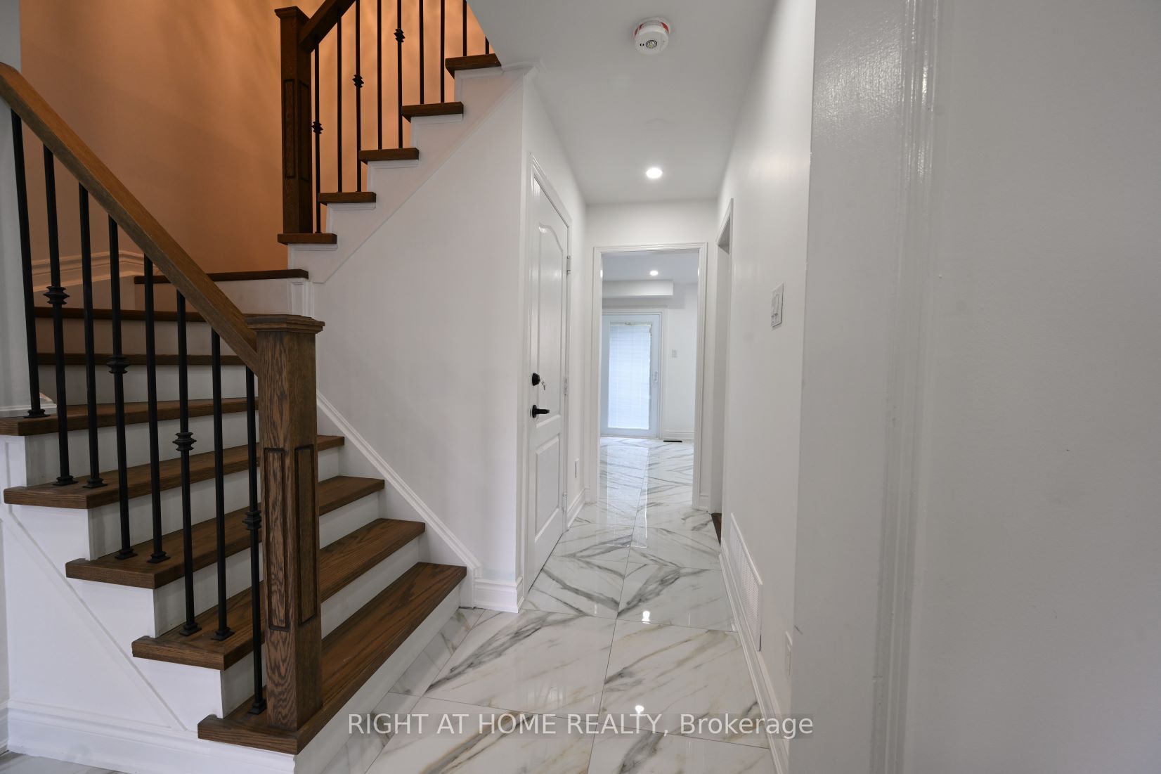 16 Glenmanor Dr