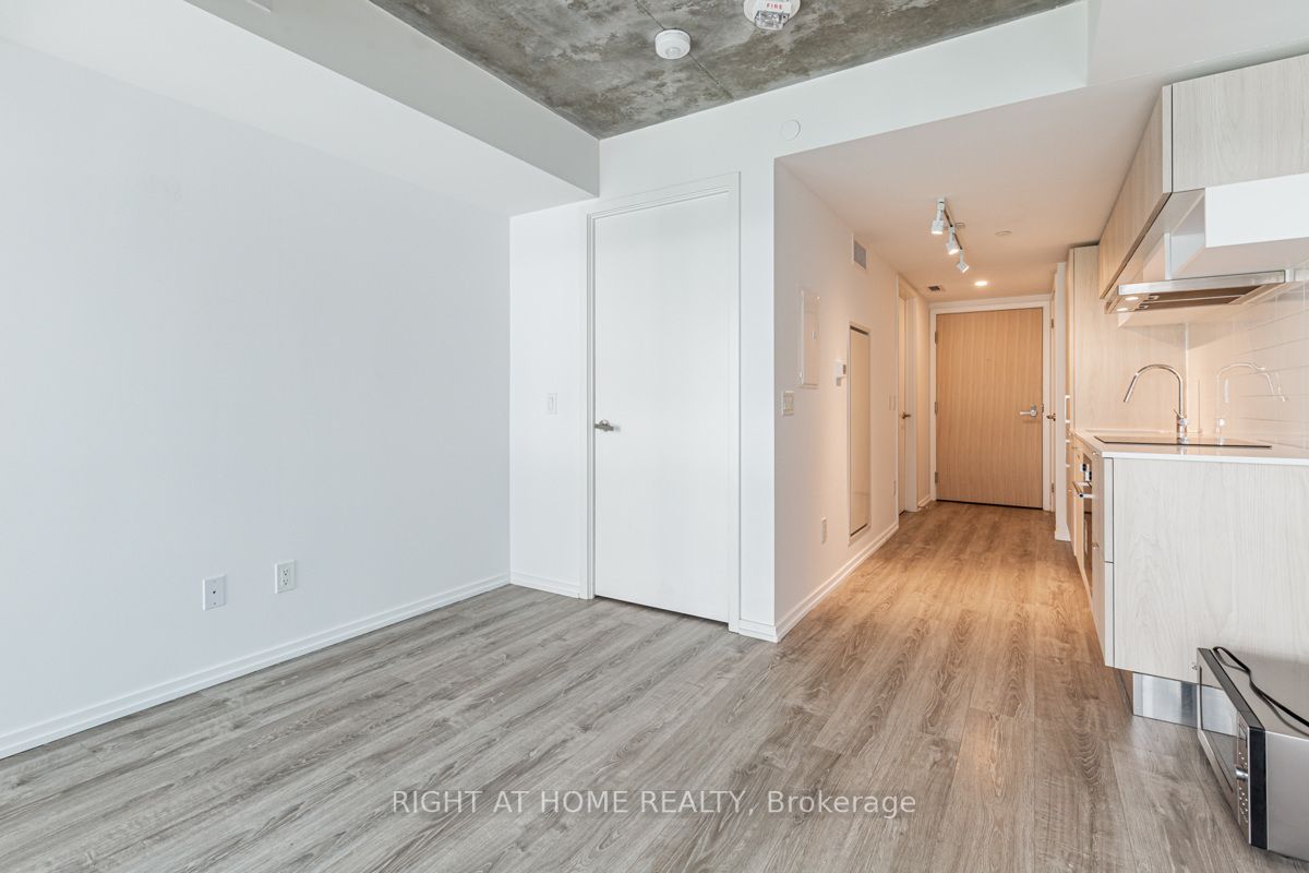 8 E Hillsdale Ave 745