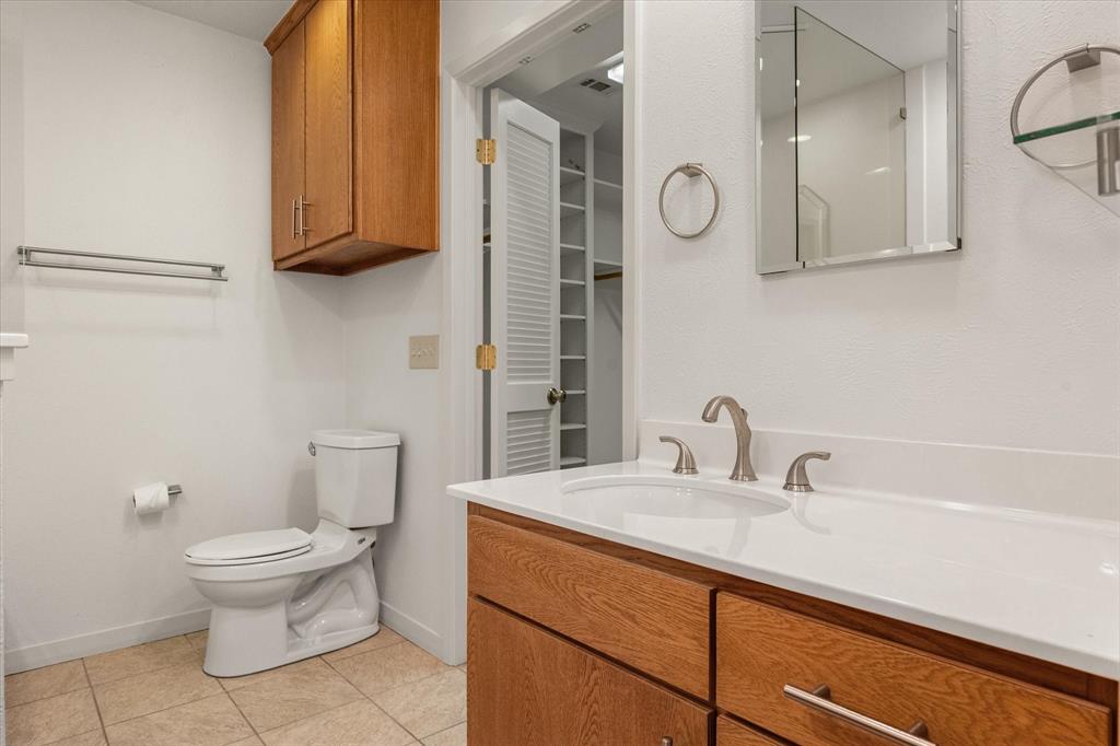2216 Shadywood Court