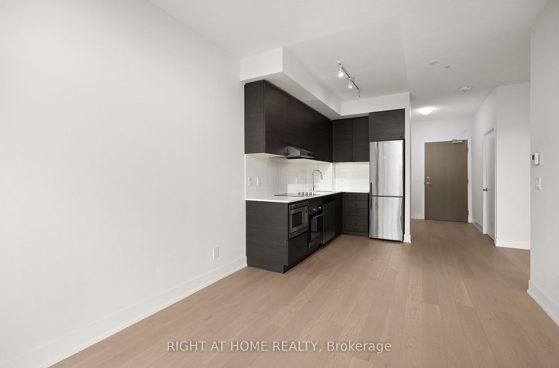 7 Kenaston Gdns 901