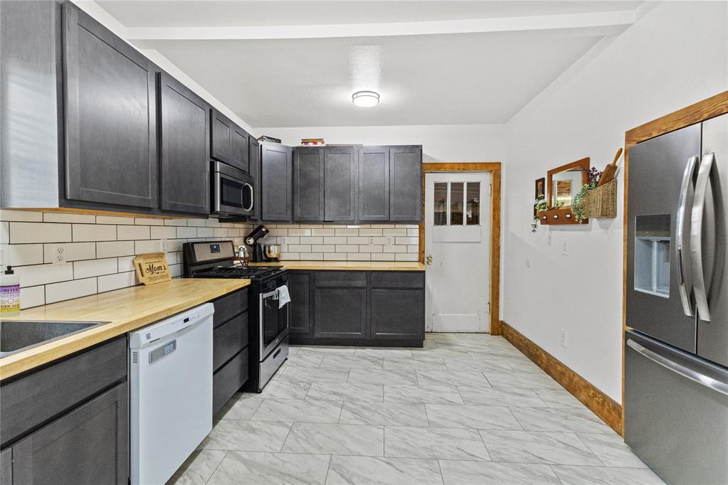 588 N Arapaho Avenue