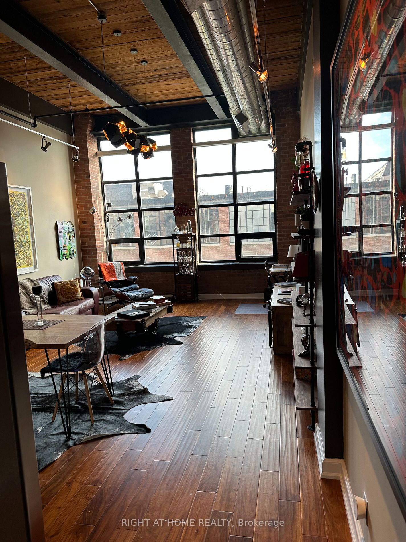 43 Hanna Ave 317