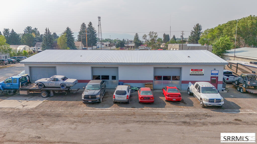 190 W Arco Avenue