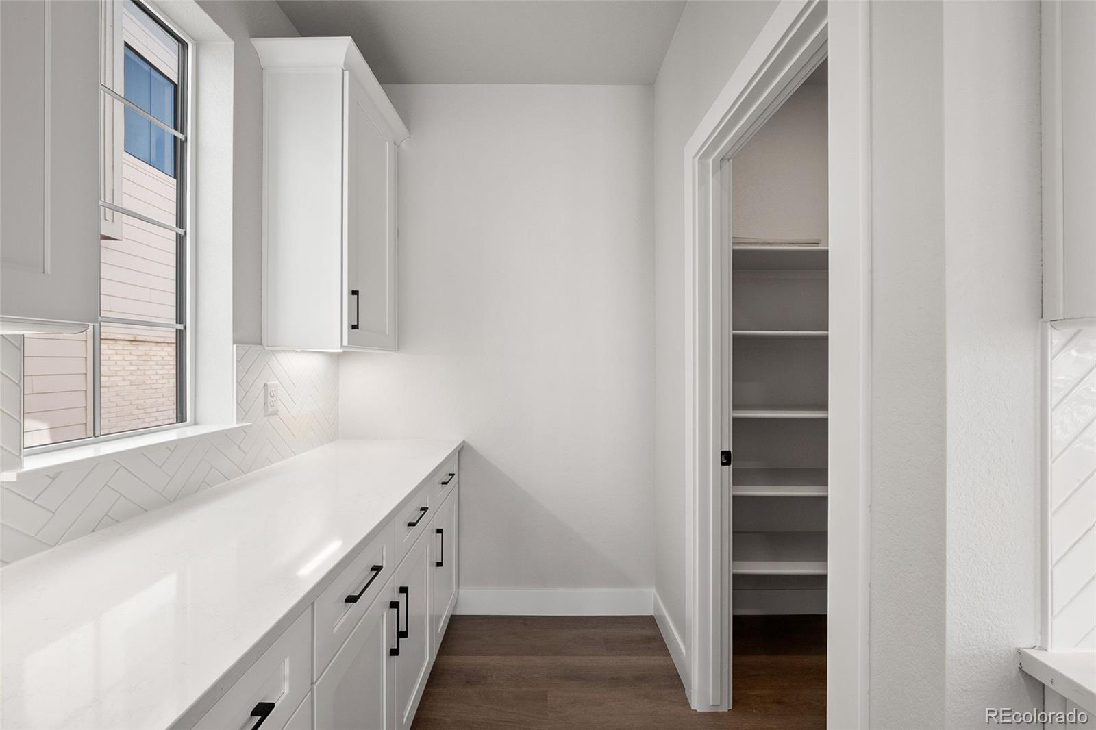 8652 Whiteclover Street