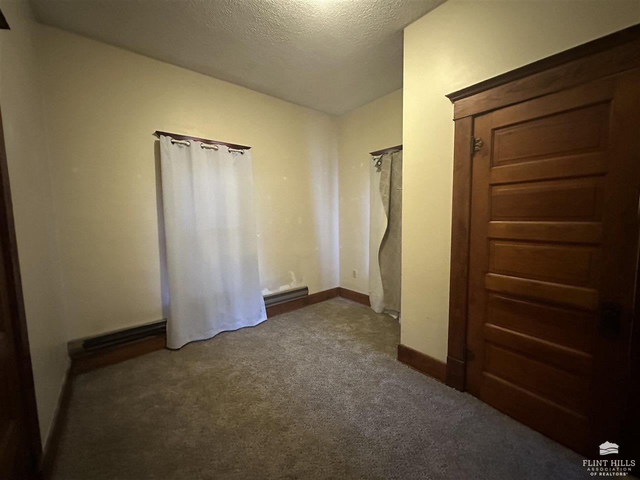 114 W Chestnut Street