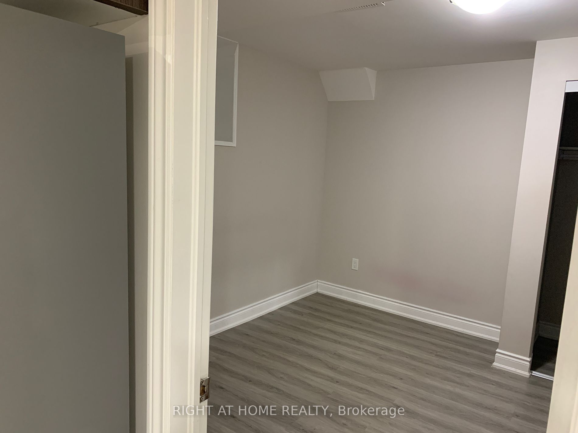 28 Lyndbrook Cres Bsmt
