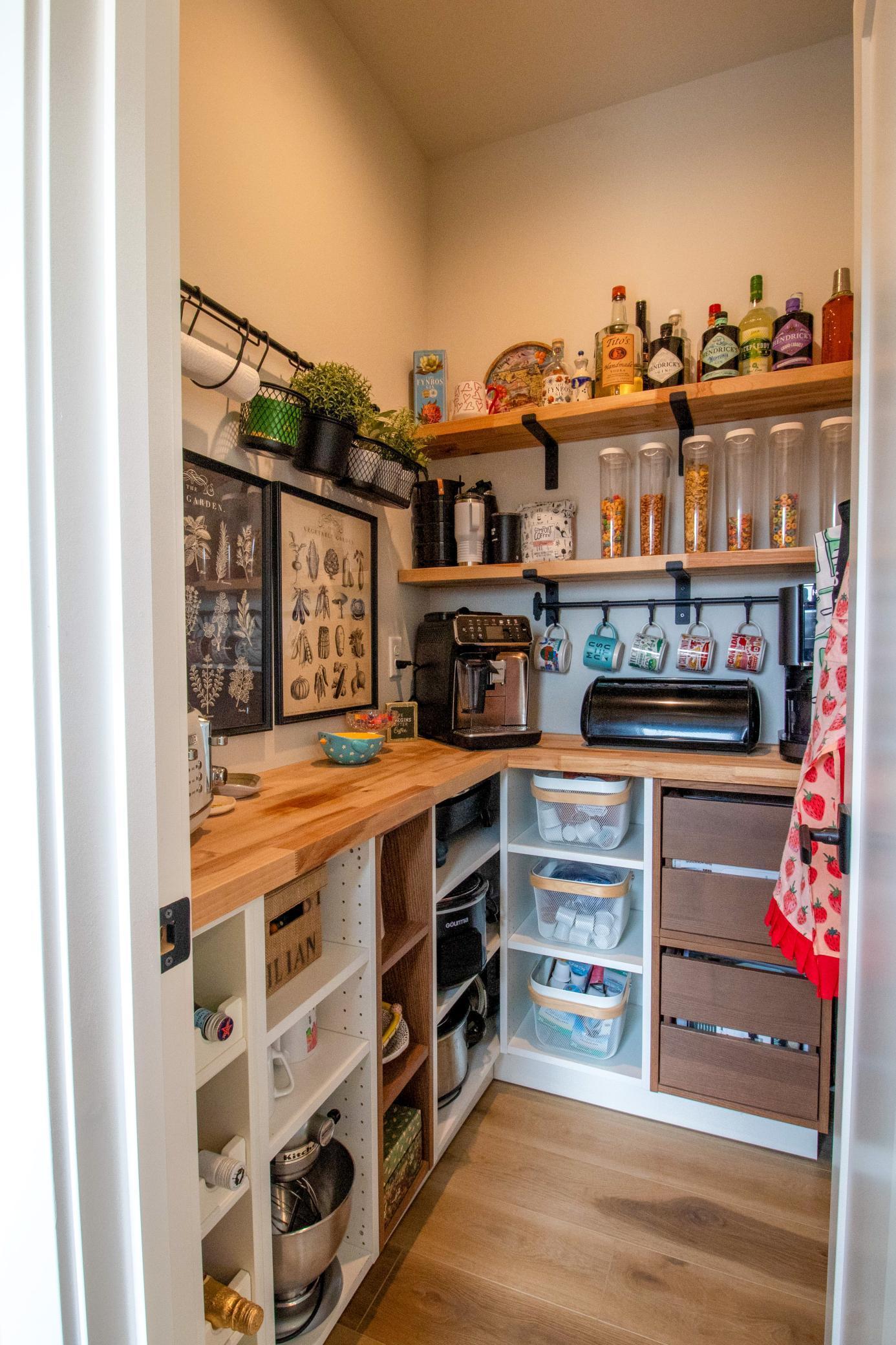 8825 Meadowlark Parkway