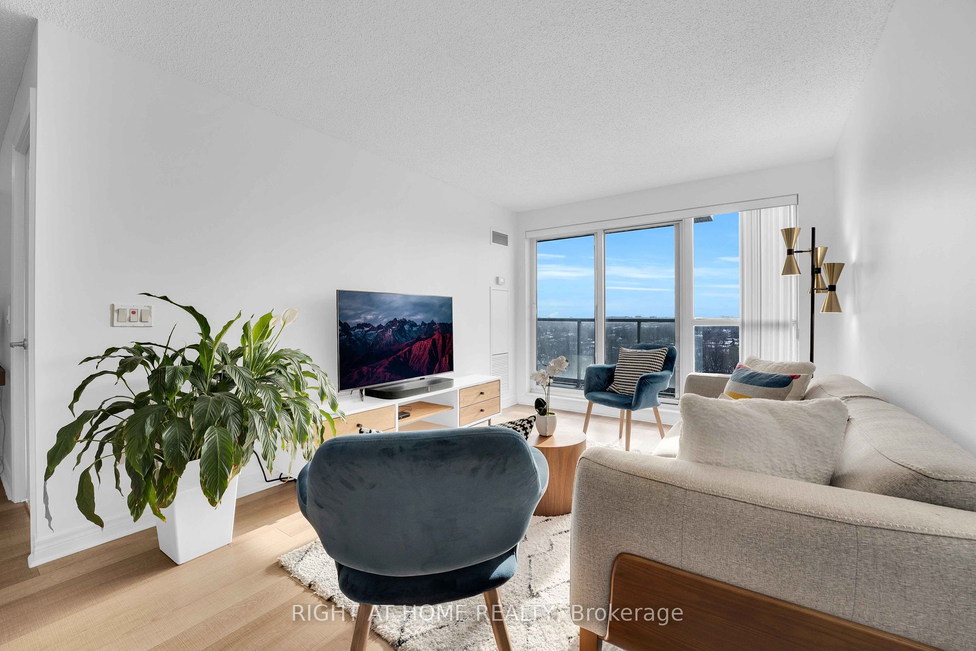 50 Town Centre Crt 1101