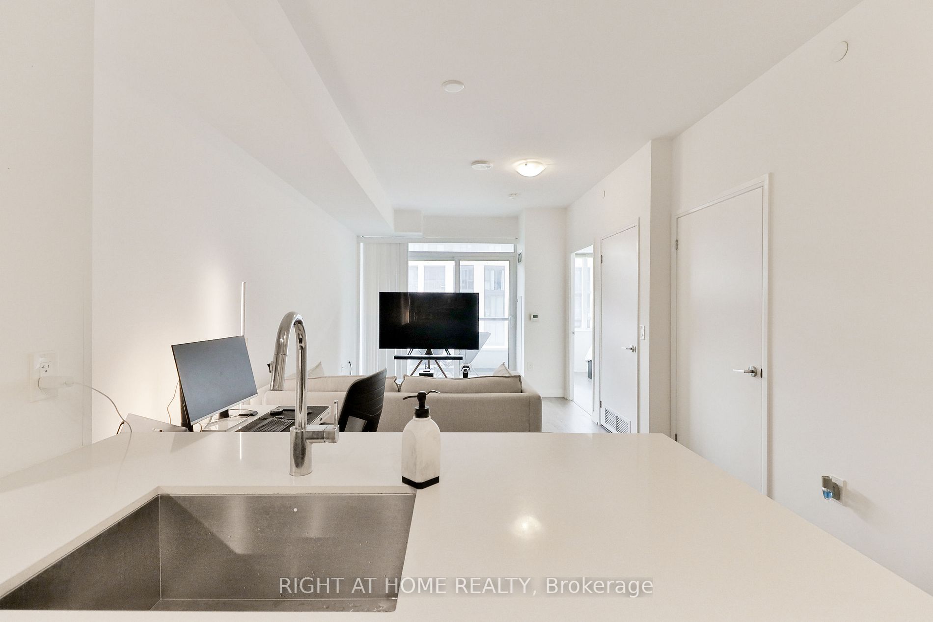99 Eagle Rock Way 832