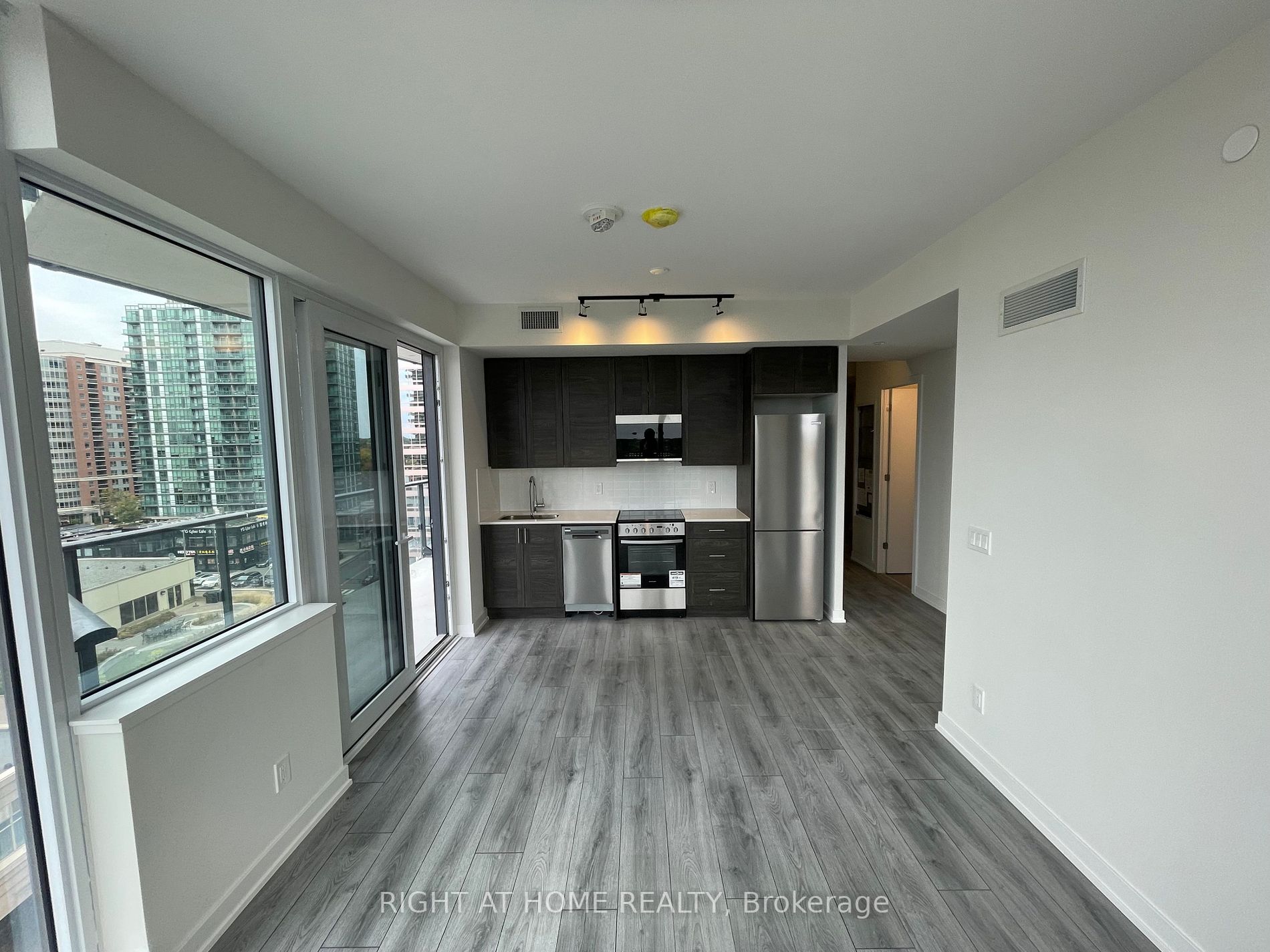 15 Ellerslie Ave 708