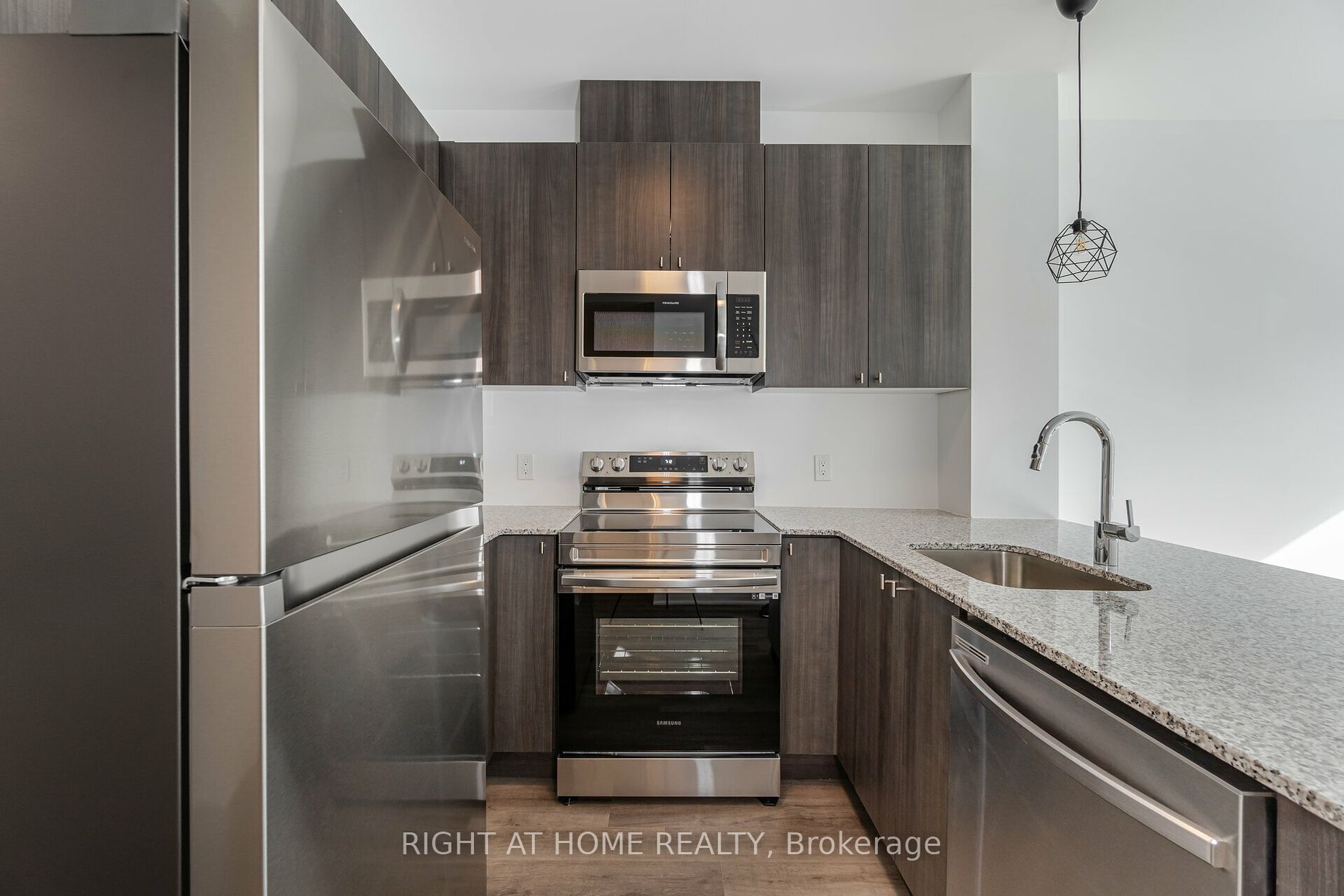 460 Gordon Krantz Ave 213